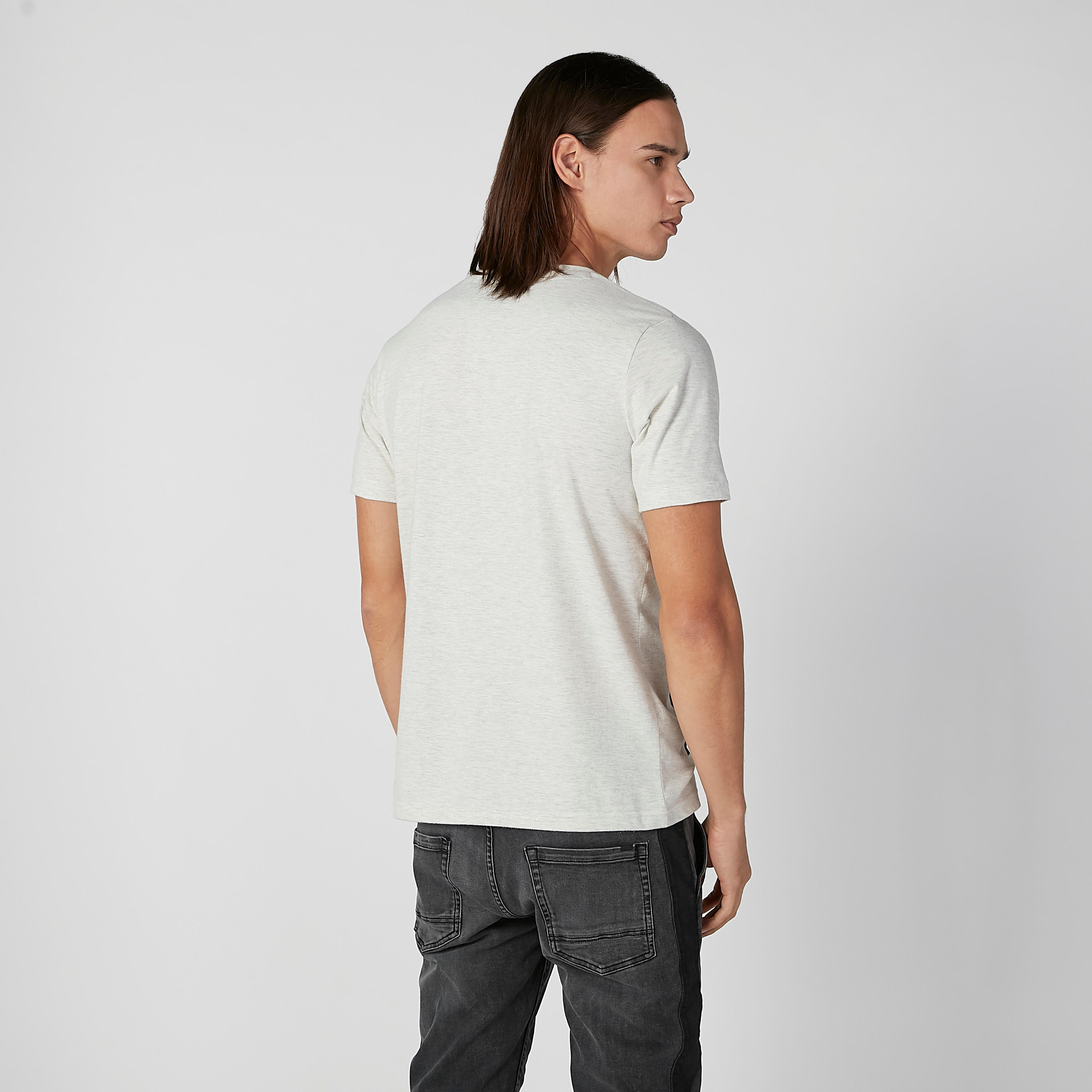 تيشيرت مستدام سليم بياقة ضيّقة وطبعات جرافيك من سمايلي وورلد -men-clothing-tshirtsandpolos-tshirts-image-4