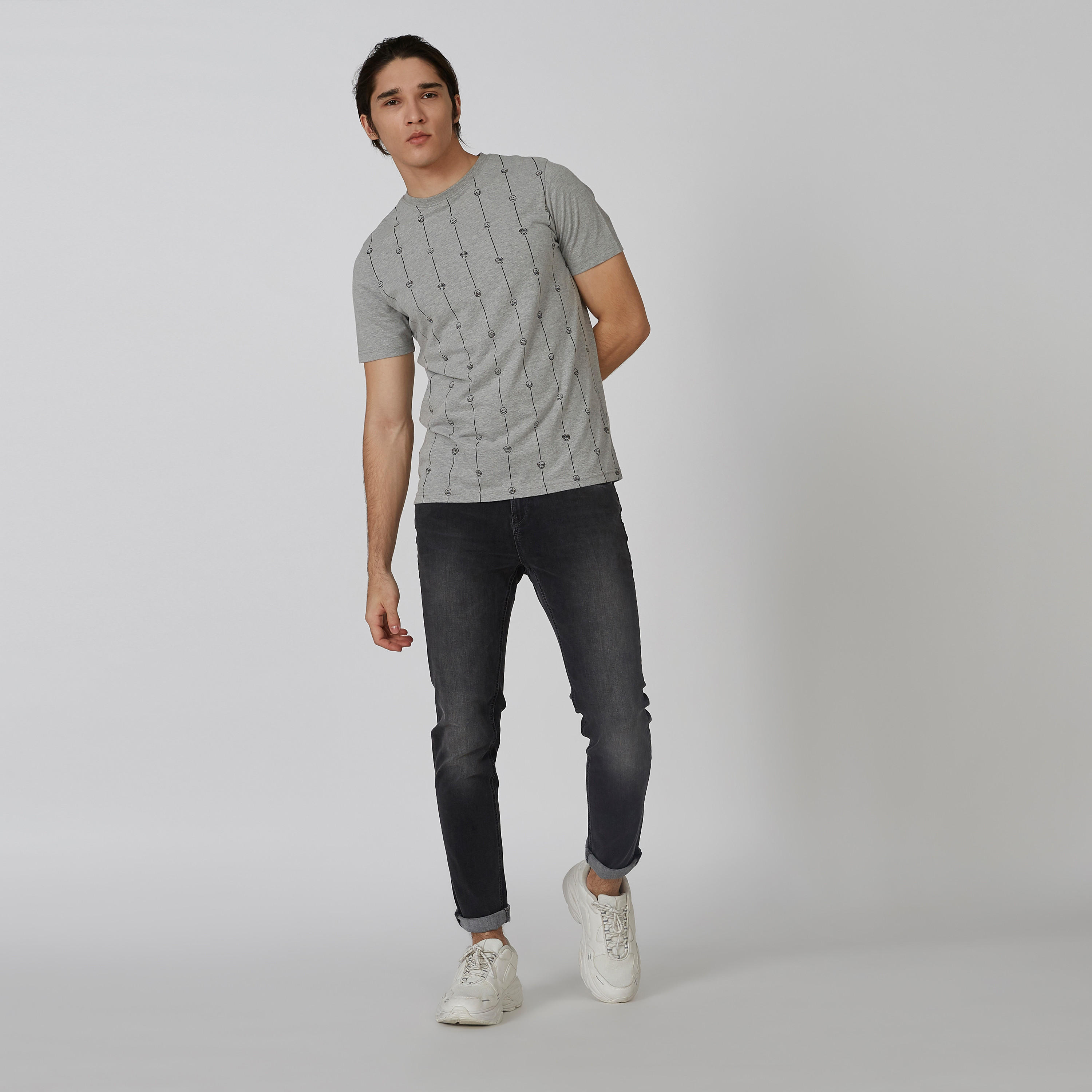 تيشيرت مستدام سليم بياقة ضيّقة وطبعات سمايلي وورلد -men-clothing-tshirtsandpolos-tshirts-image-2