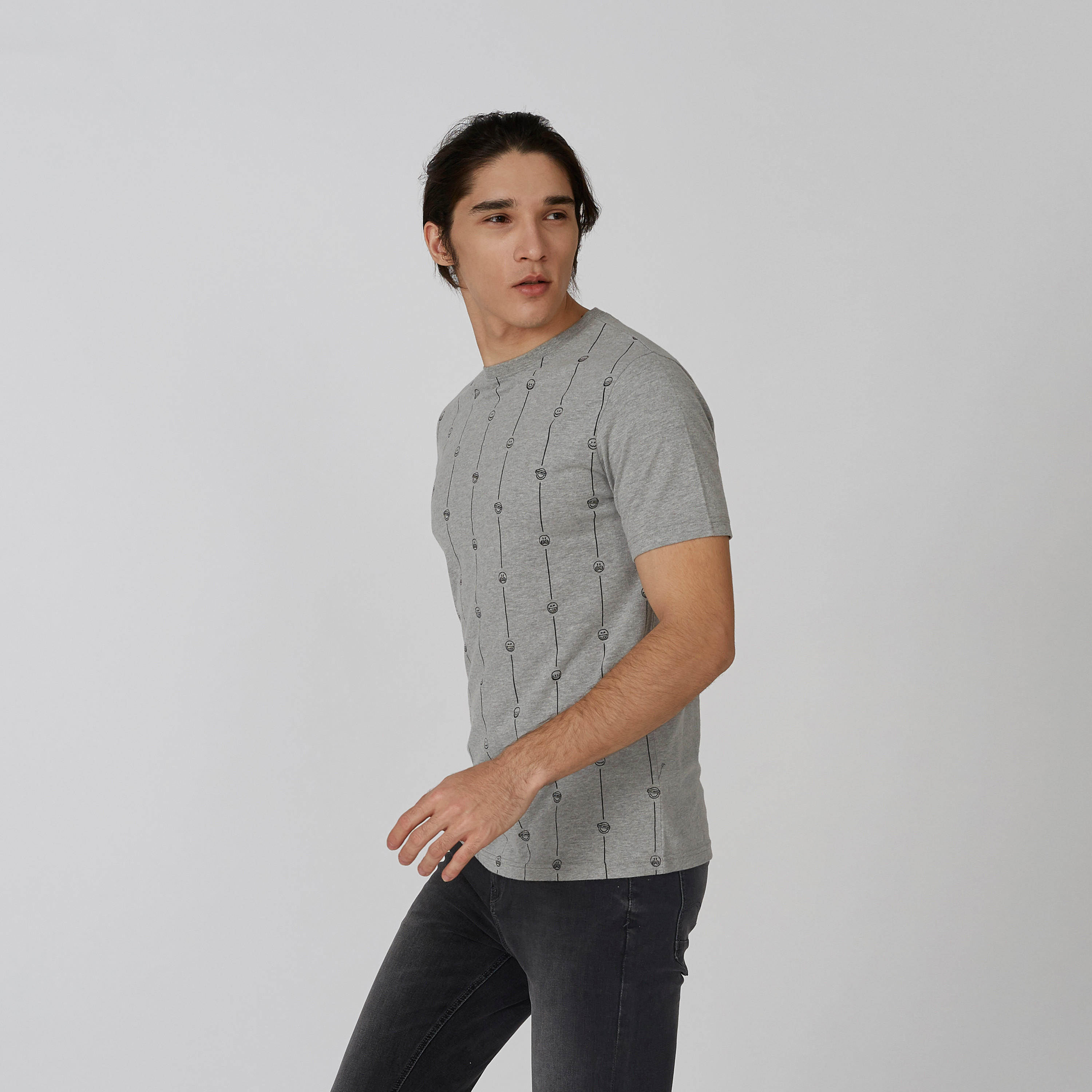 تيشيرت مستدام سليم بياقة ضيّقة وطبعات سمايلي وورلد -men-clothing-tshirtsandpolos-tshirts-image-3