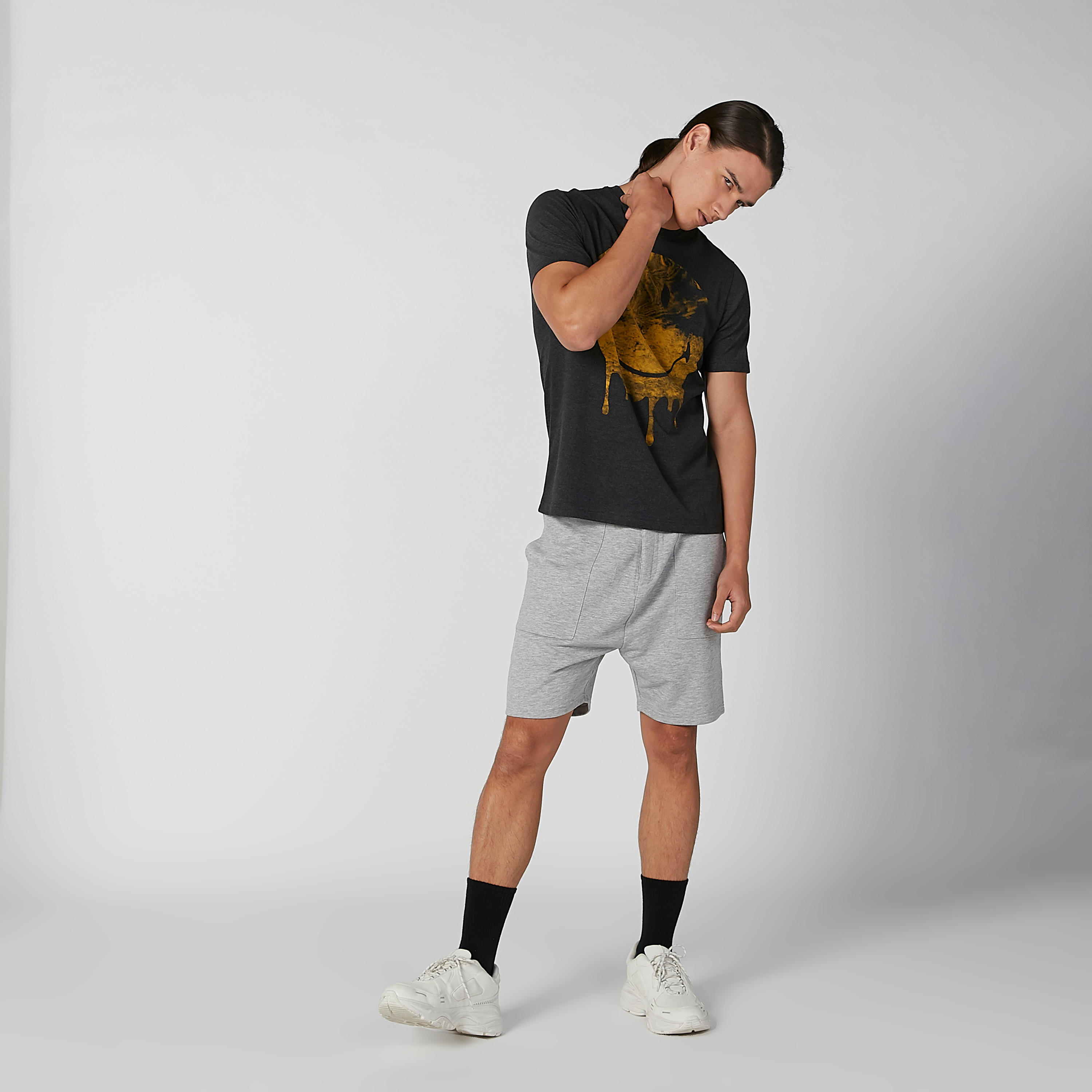 تيشيرت مستدام سليم بياقة ضيّقة وطبعات سمايلي وورلد-men-clothing-tshirtsandpolos-tshirts-image-3