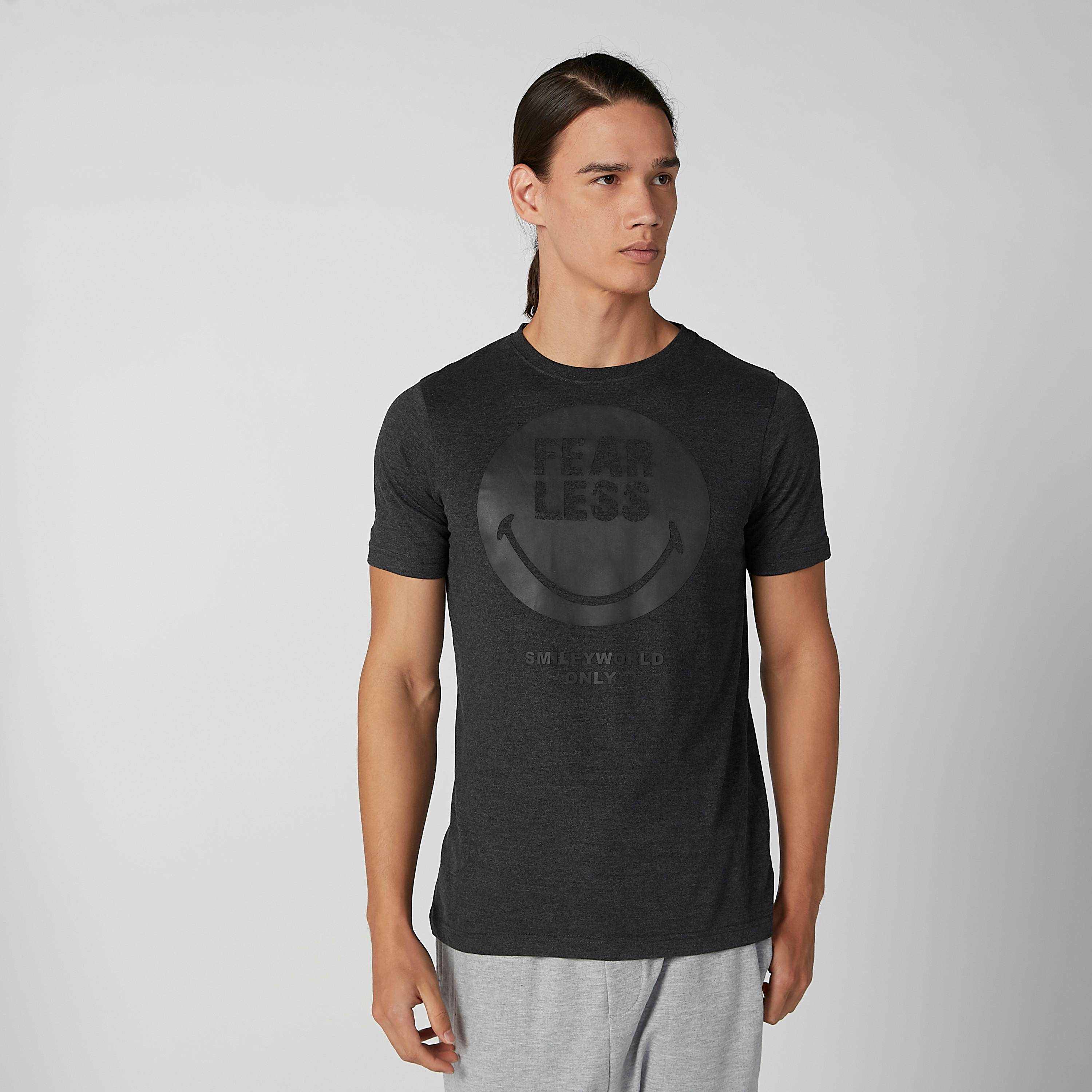 تيشيرت مستدام سليم بياقة ضيّقة وطبعات سمايلي وورلد -men-clothing-tshirtsandpolos-tshirts-image-4
