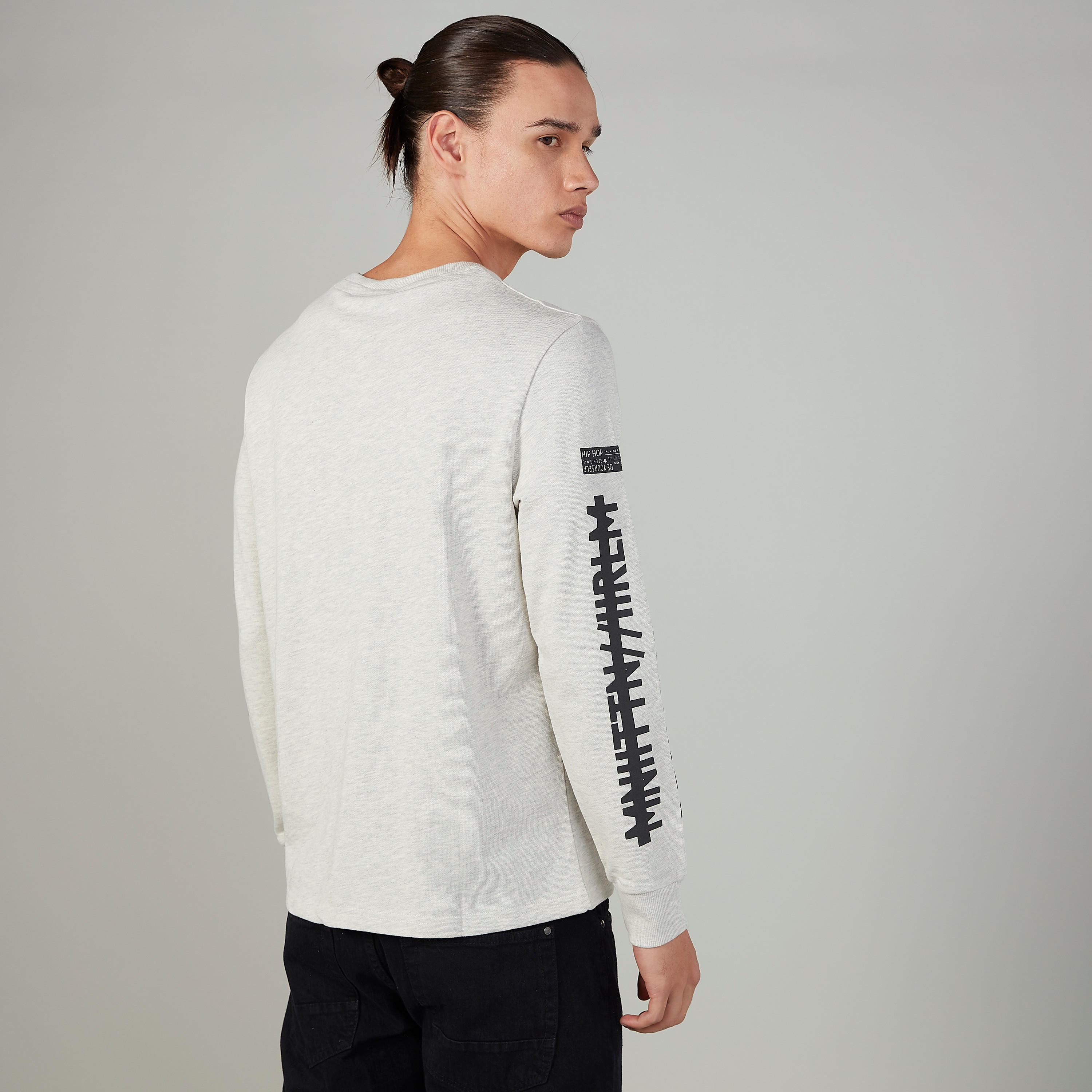 كنزة بياقة مستديرة وأكمام طويلة وطبعات سمايلي وورلد-men-winterwear-hoodiesandsweatshirts-image-4