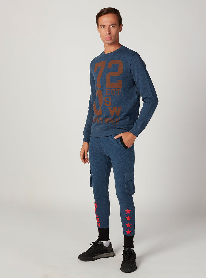 بنطلون رياضي مستدام سليم بخصر منخفض الارتفاع وطبعات سمايلي وورلد-men-clothing-bottoms-joggers-image-2