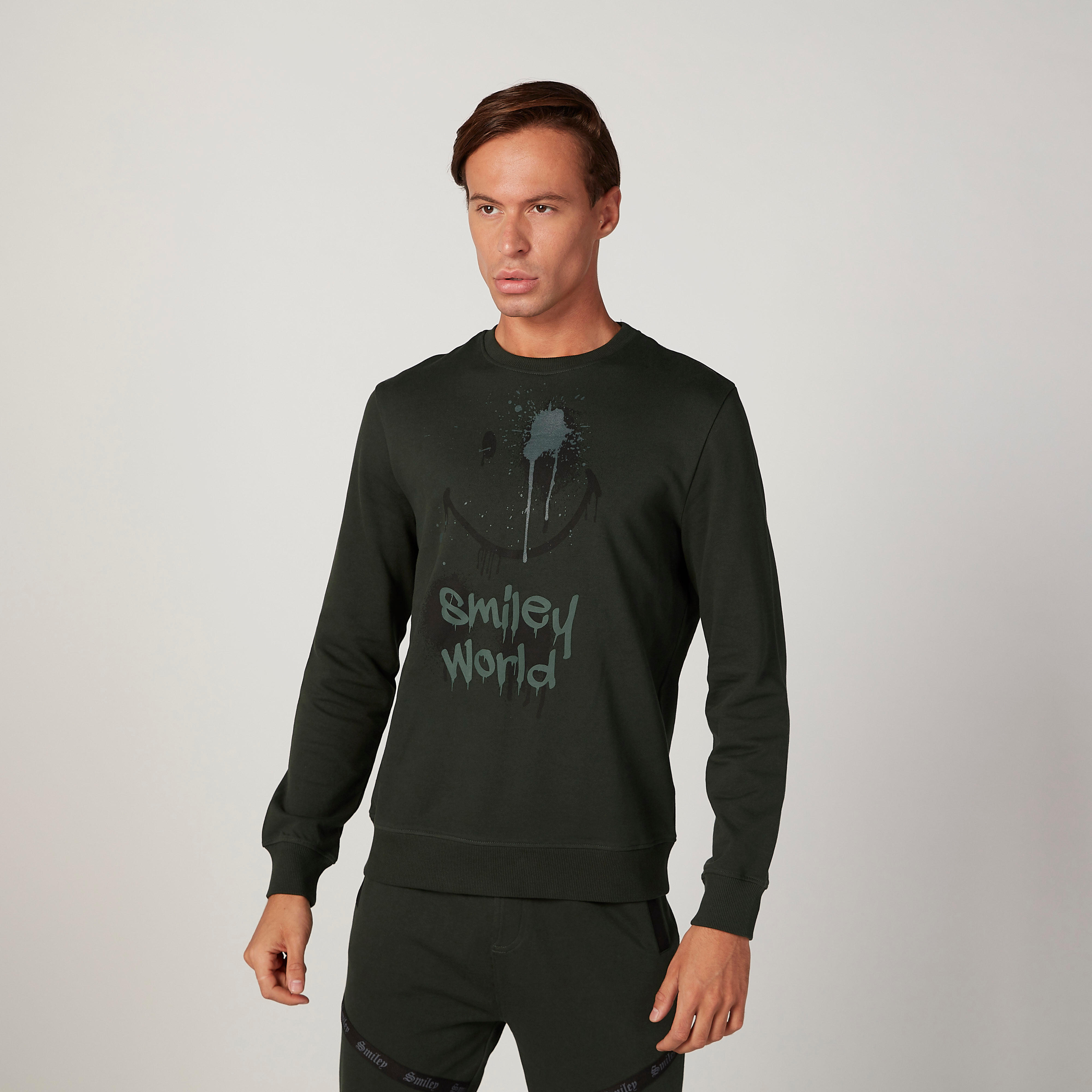 سويت شيرت بياقة ضيّقة وأكمام طويلة وطبعات سمايلي وورلد-men-winterwear-hoodiesandsweatshirts-image-1