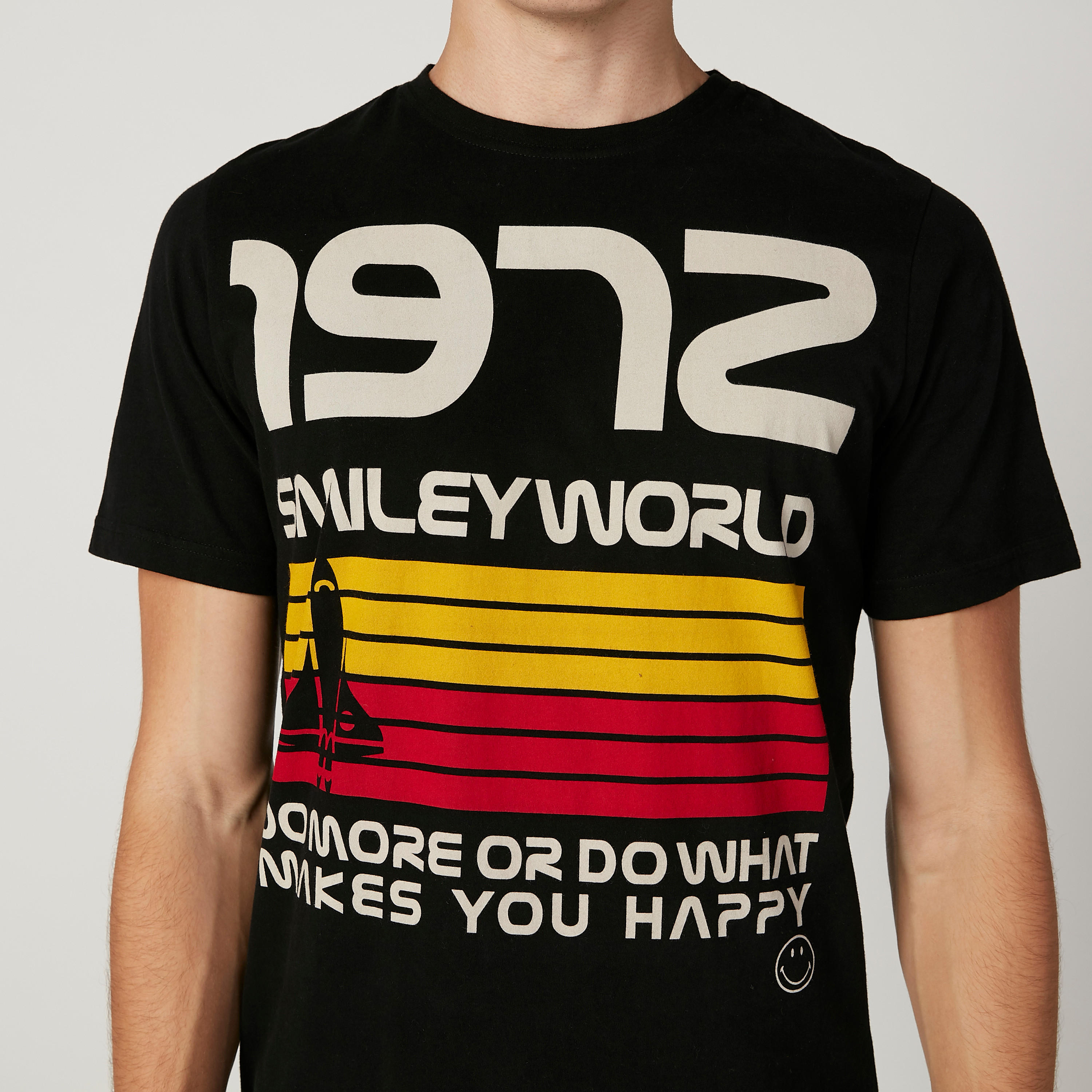 تيشيرت مستدام سليم بياقة ضيّقة وطبعات سمايلي وورلد -men-clothing-tshirtsandpolos-tshirts-image-3