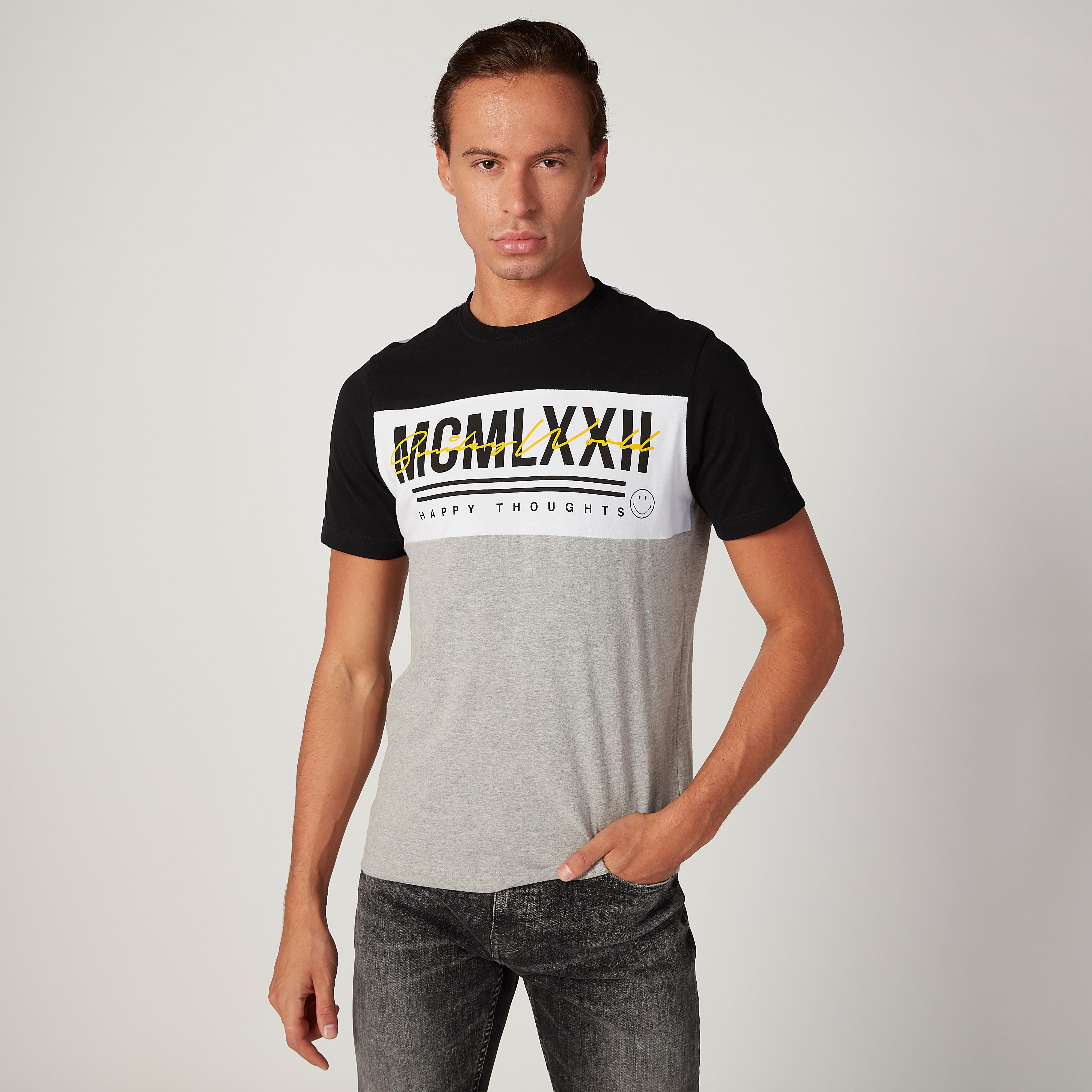 تيشيرت مستدام سليم بياقة ضيّقة وطبعات سمايلي وورلد -men-clothing-tshirtsandpolos-tshirts-image-1