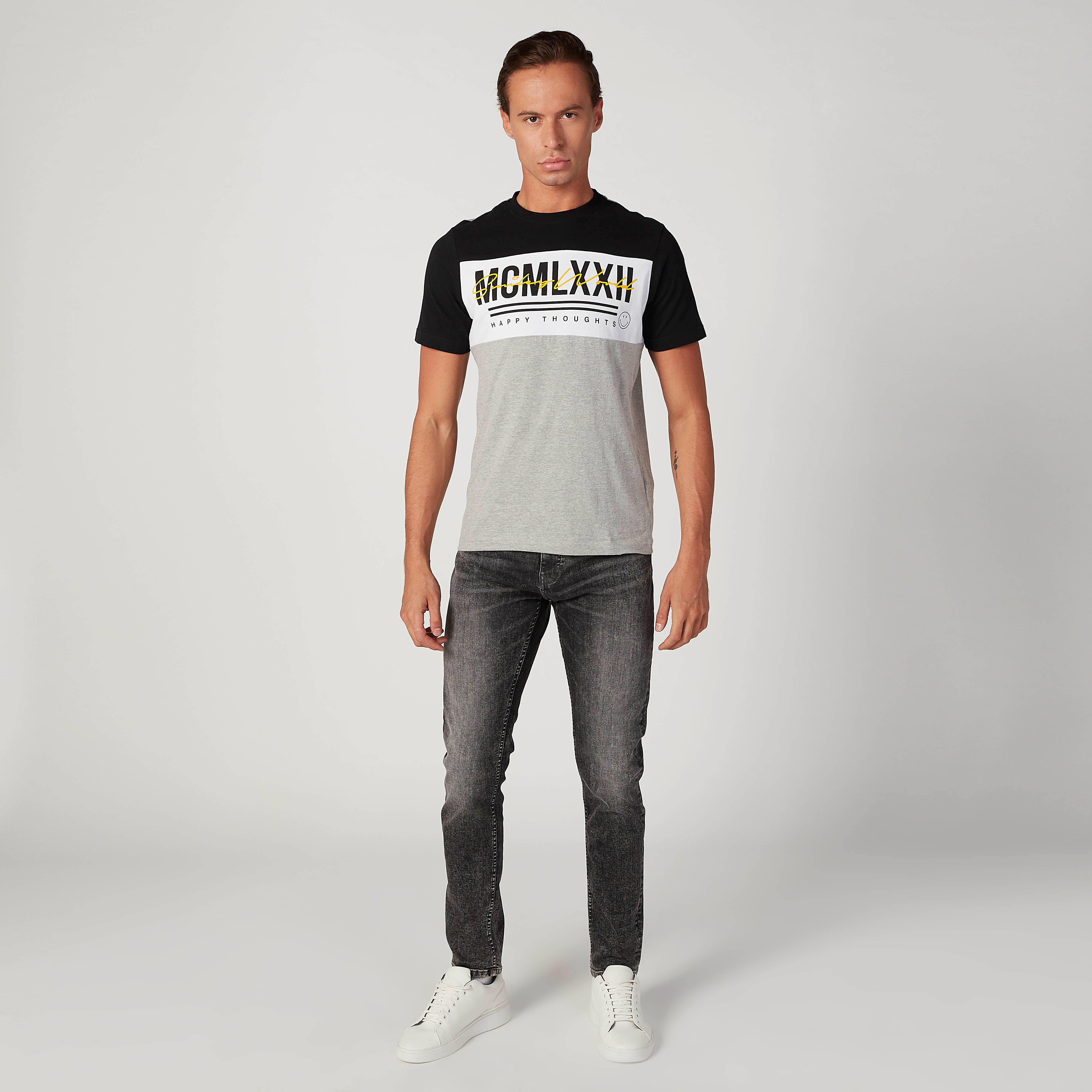 تيشيرت مستدام سليم بياقة ضيّقة وطبعات سمايلي وورلد -men-clothing-tshirtsandpolos-tshirts-image-2