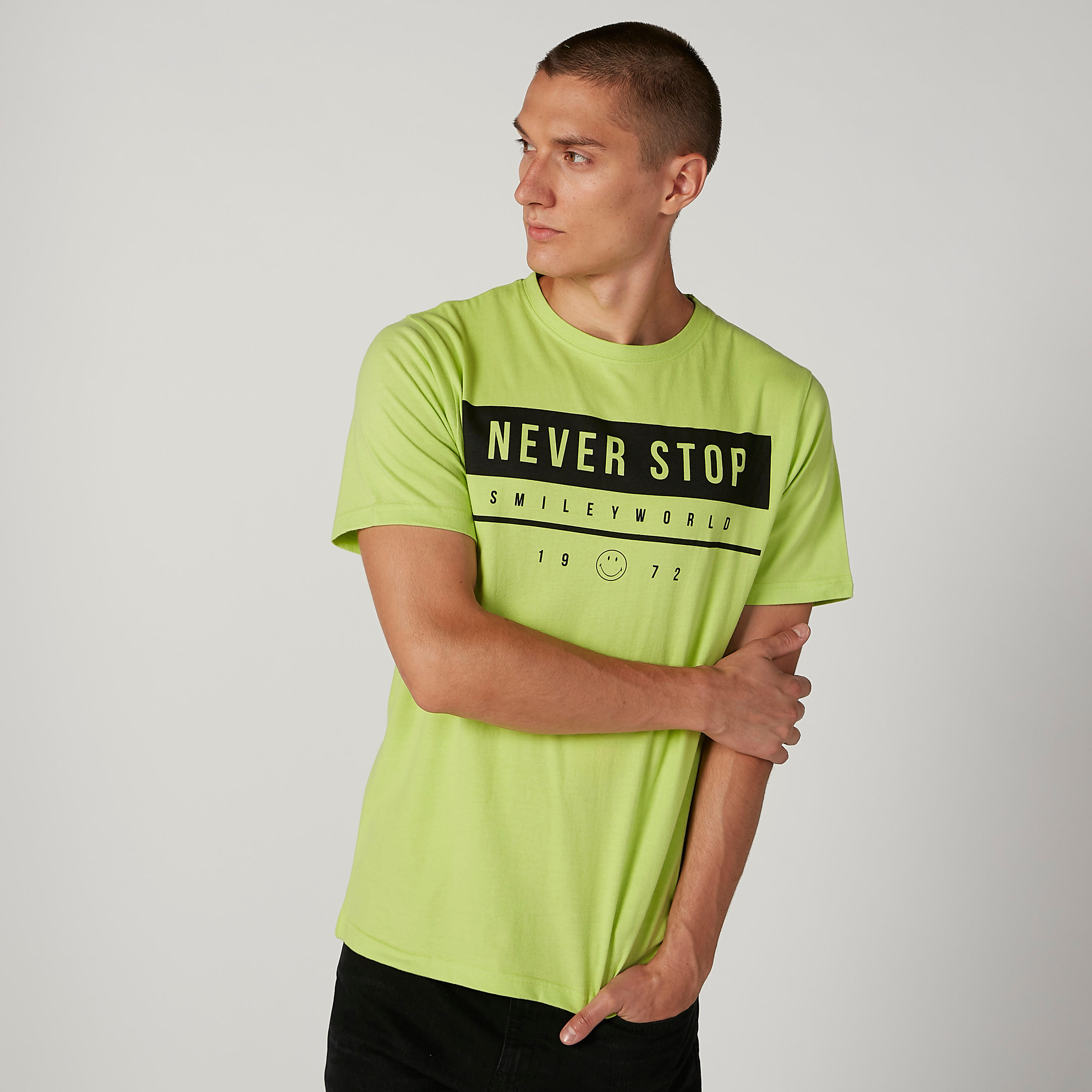 تيشيرت مستدام سليم بياقة مستديرة وطبعات سمايلي وورلد -men-clothing-tshirtsandpolos-tshirts-image-1
