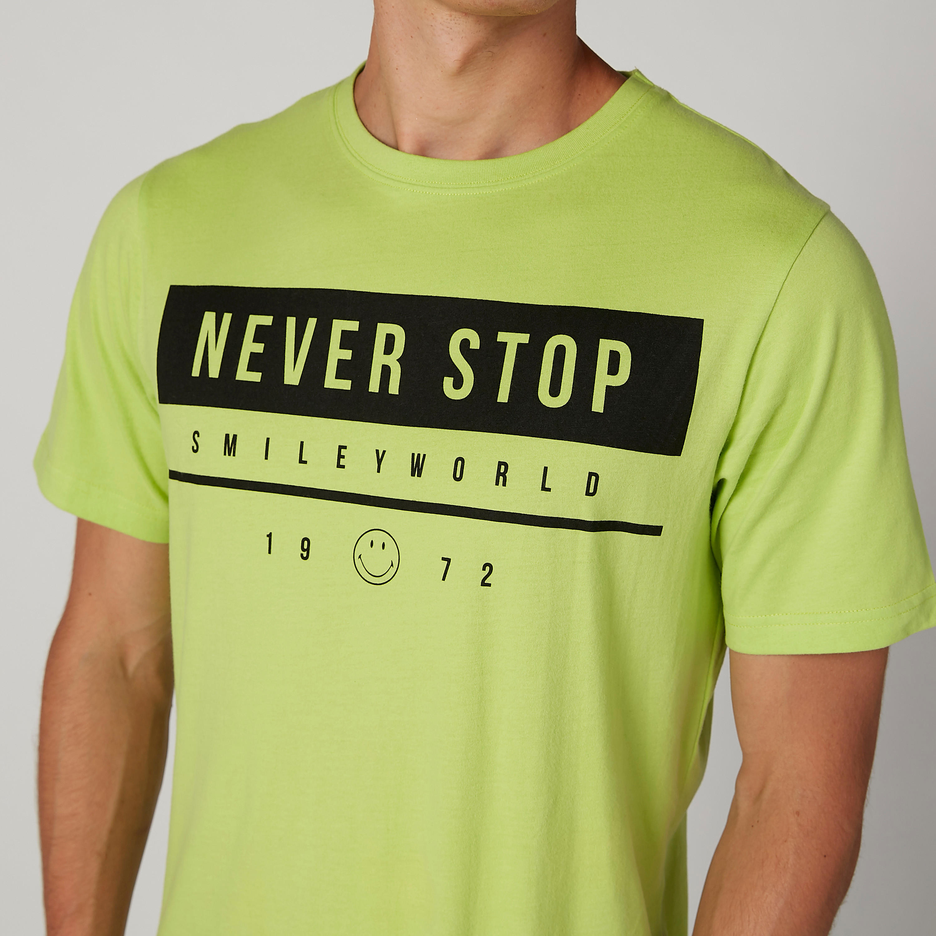 تيشيرت مستدام سليم بياقة مستديرة وطبعات سمايلي وورلد -men-clothing-tshirtsandpolos-tshirts-image-4