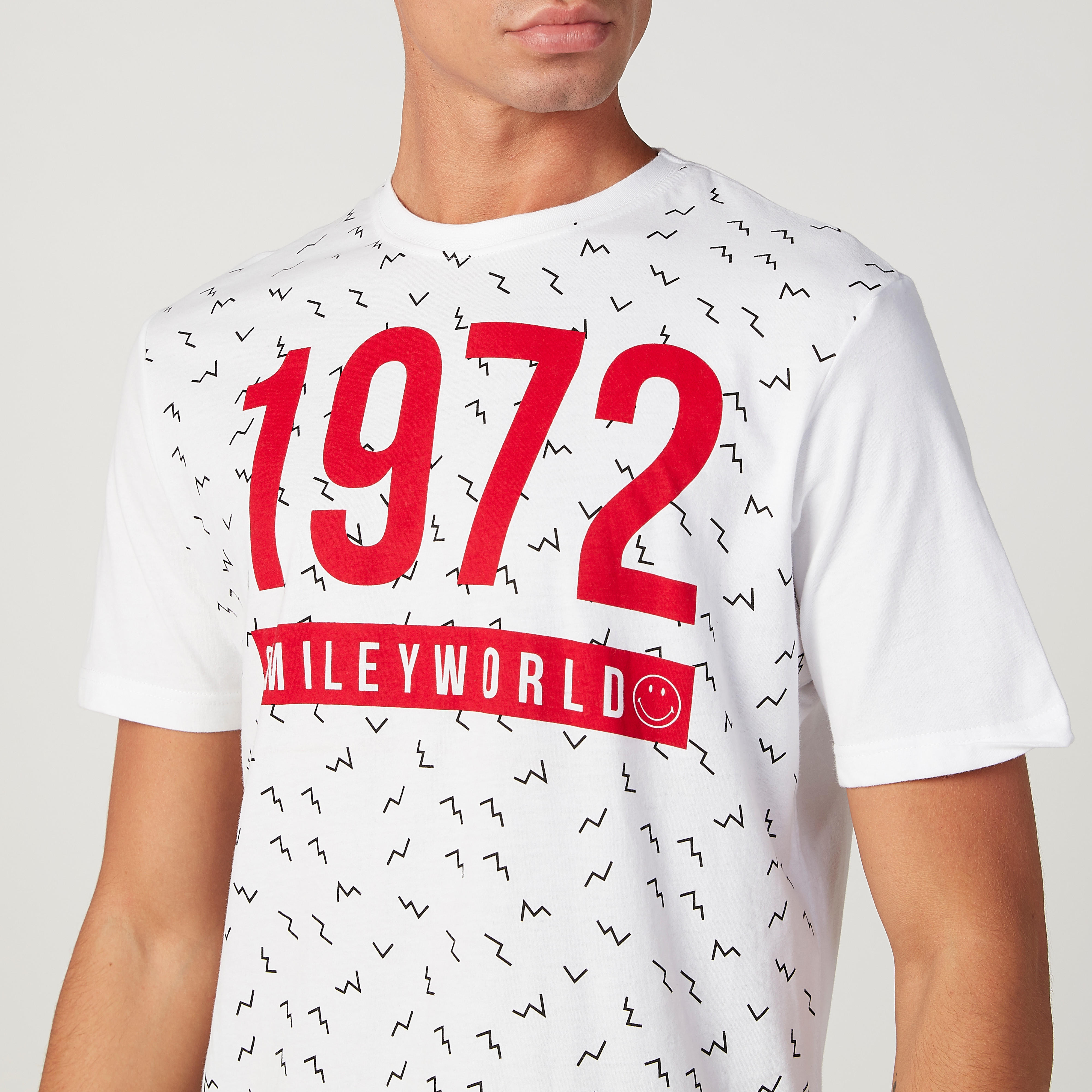 Sustainable Smiley World Slim Fit Printed T-shirt with Crew Neck-men-clothing-tshirtsandpolos-tshirts-image-3