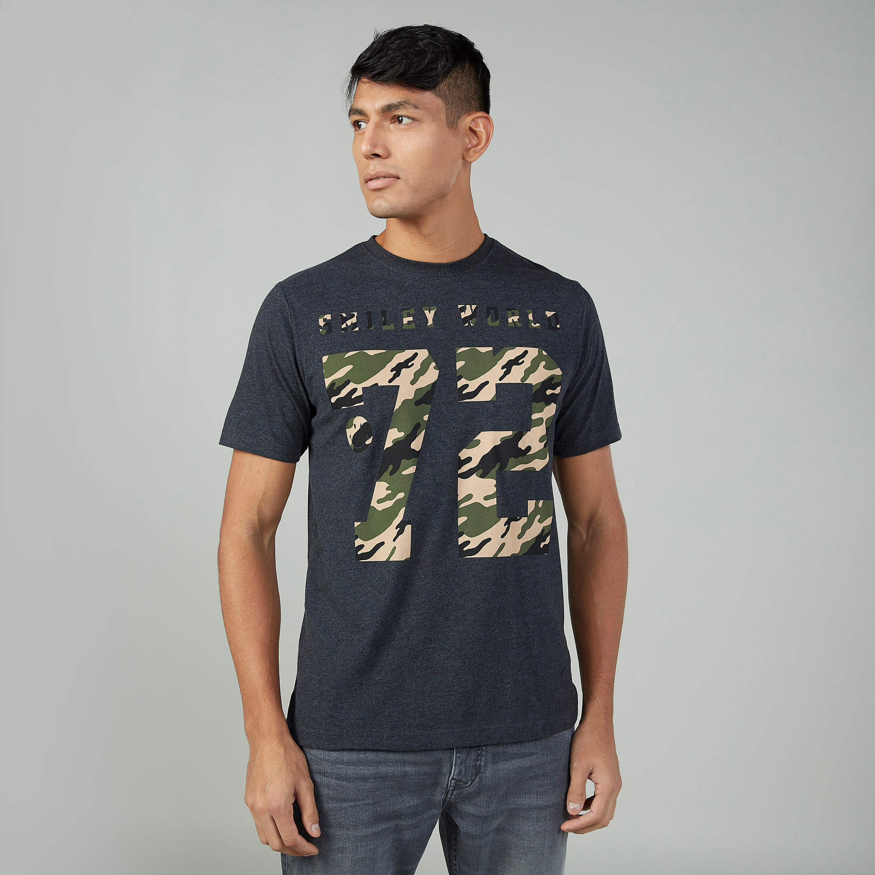 تيشيرت مستدام سليم بياقة ضيّقة وأكمام قصيرة وطبعات  -men-clothing-tshirtsandpolos-tshirts-image-1