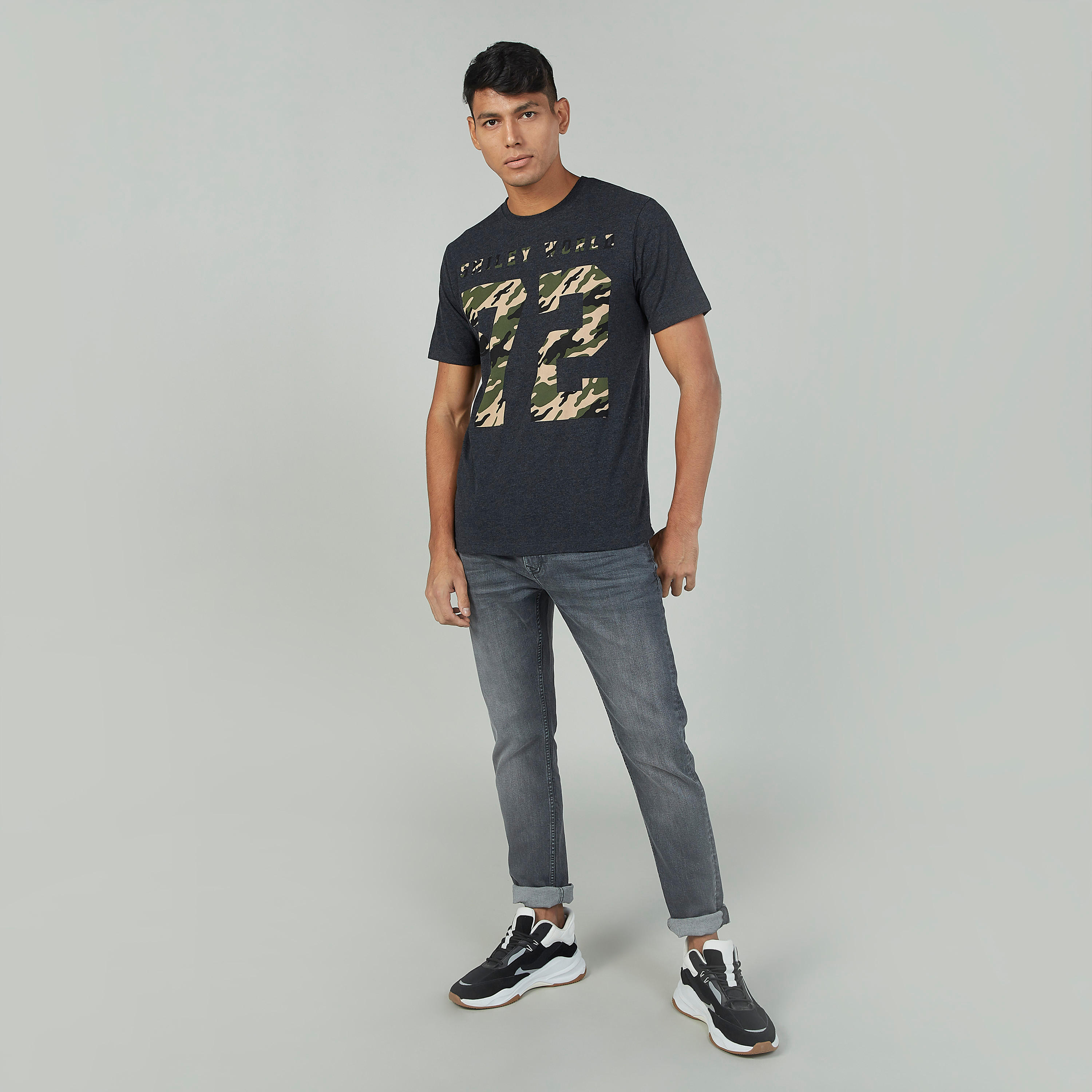 تيشيرت مستدام سليم بياقة ضيّقة وأكمام قصيرة وطبعات  -men-clothing-tshirtsandpolos-tshirts-image-2