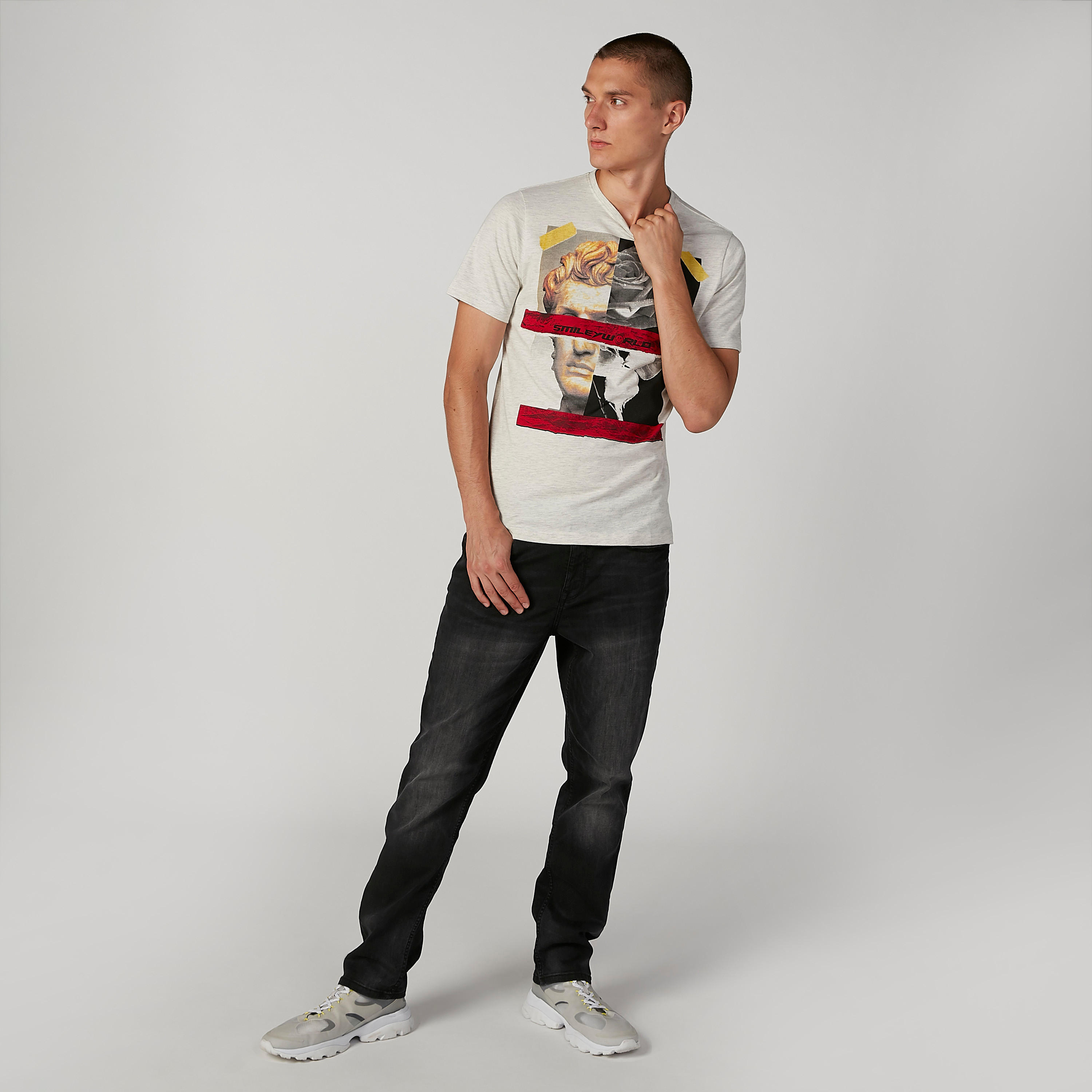 تيشيرت مستدام سليم بياقة ضيّقة وطبعات سمايلي وورلد -men-clothing-tshirtsandpolos-tshirts-image-2