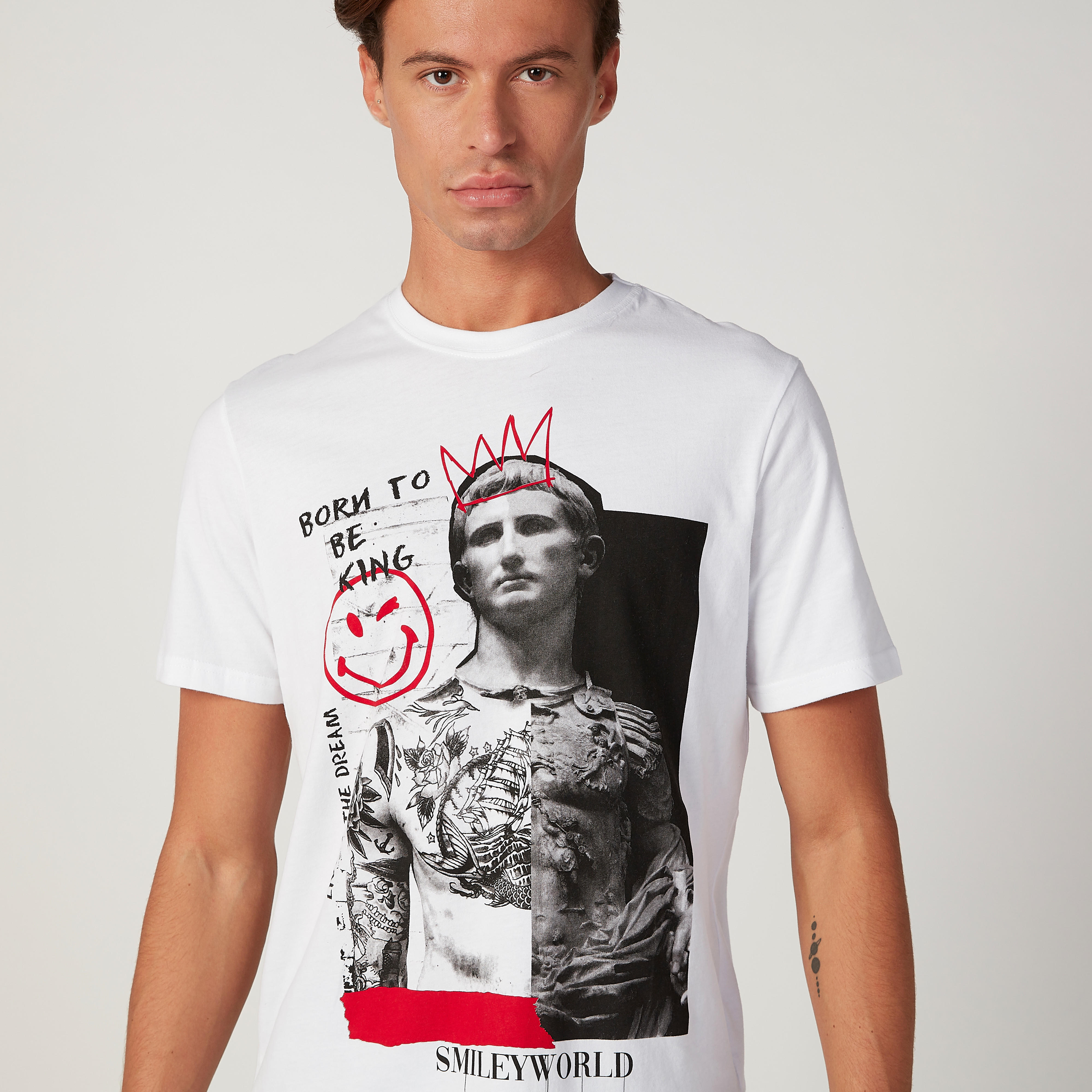 تيشيرت مستدام سليم بياقة ضيّقة وطبعات سمايلي وورلد -men-clothing-tshirtsandpolos-tshirts-image-2