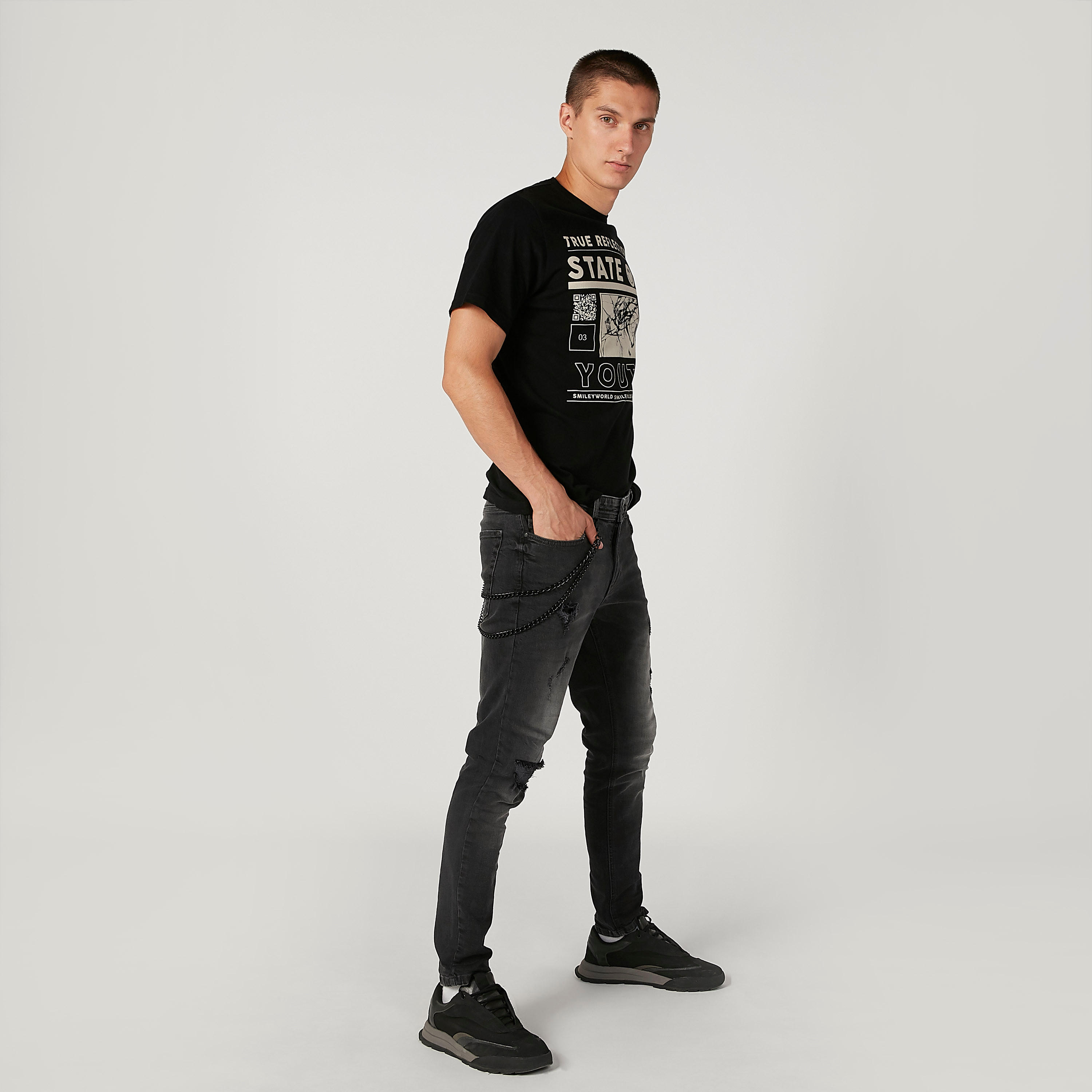 تيشيرت مستدام سليم بياقة ضيّقة وطبعات سمايلي وورلد -men-clothing-tshirtsandpolos-tshirts-image-2