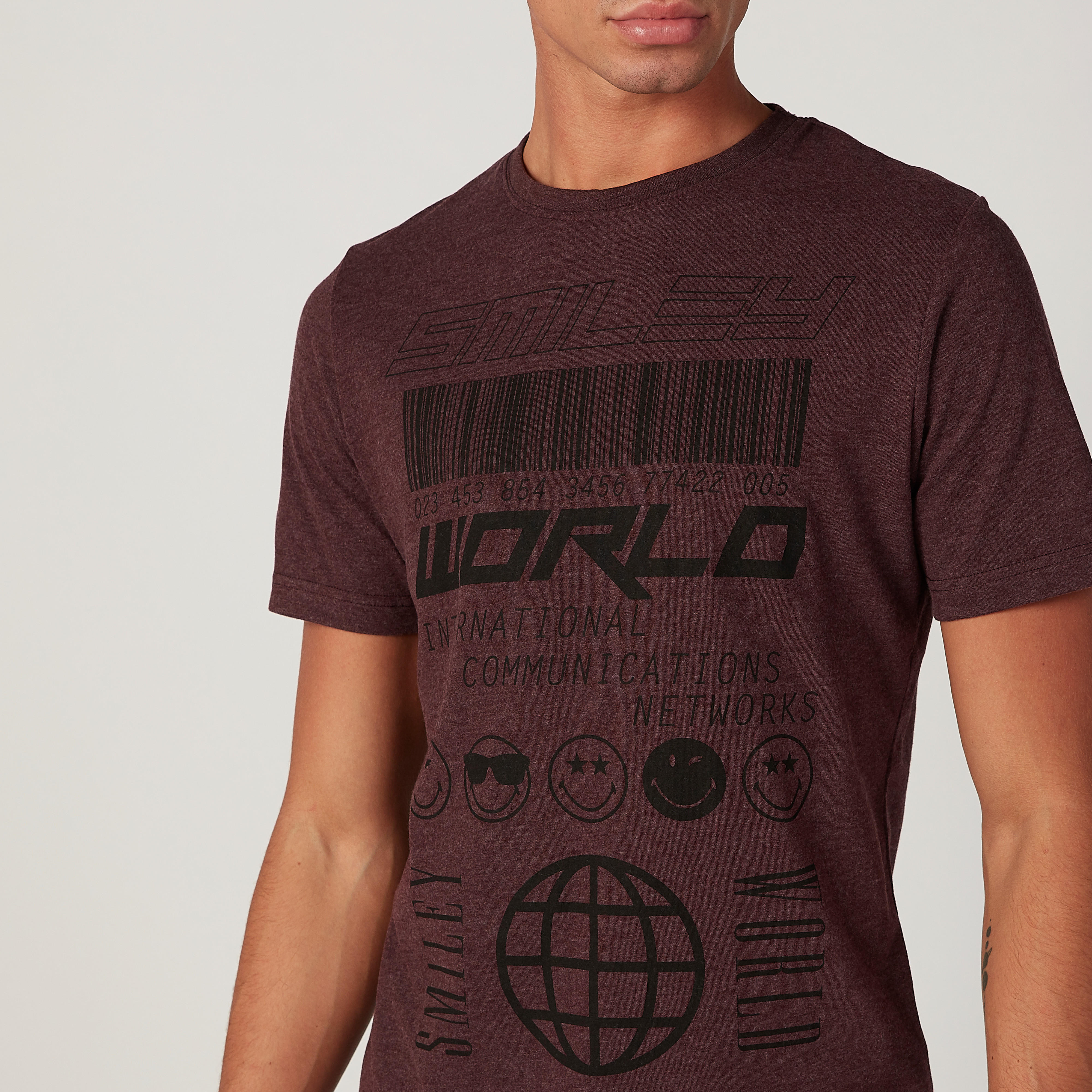 تيشيرت مستدام سليم بياقة ضيّقة وطبعات سمايلي وورلد -men-clothing-tshirtsandpolos-tshirts-image-3