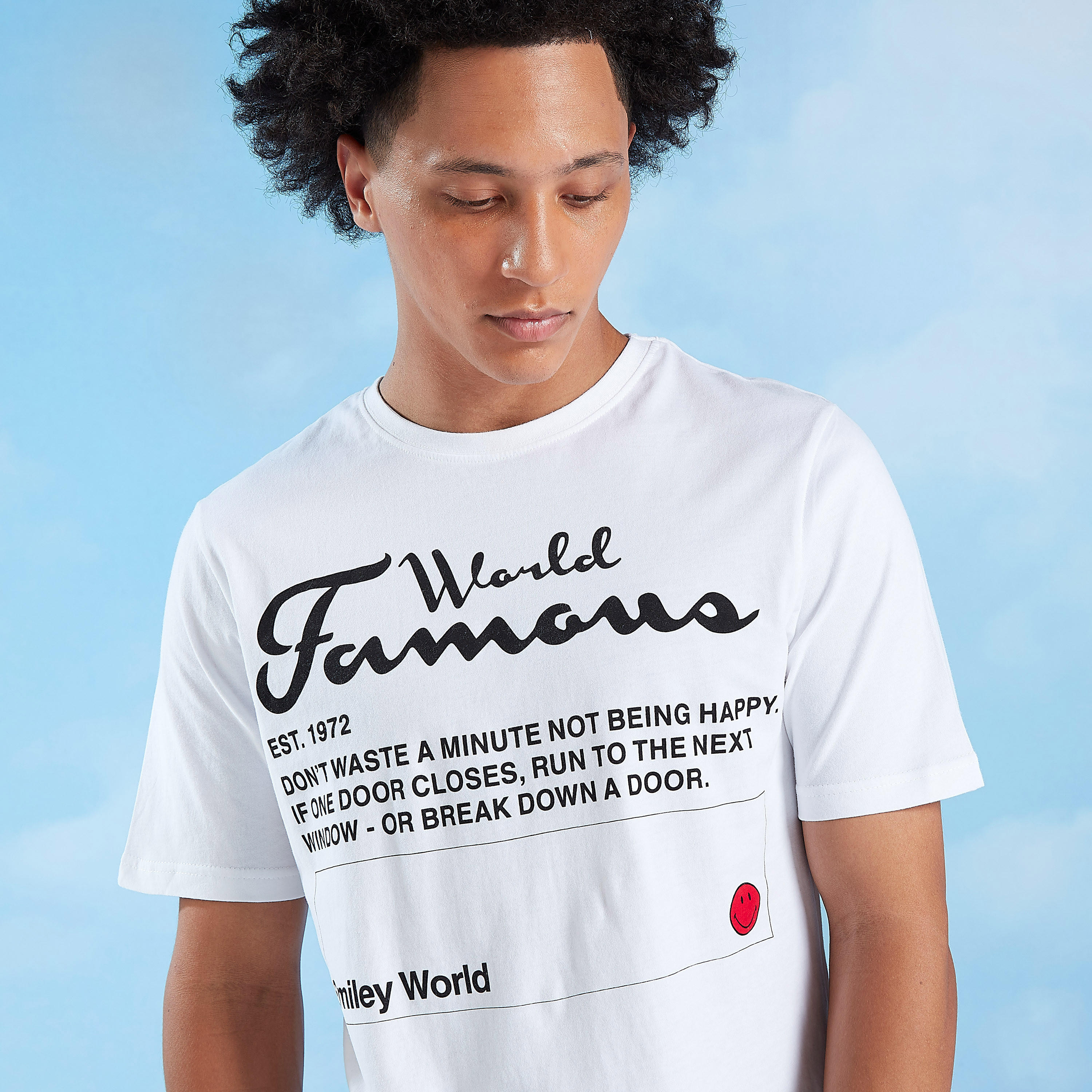 تيشيرت مستدام بأكمام قصيرة وطبعات سمايلي وورلد -men-clothing-tshirtsandpolos-tshirts-image-1