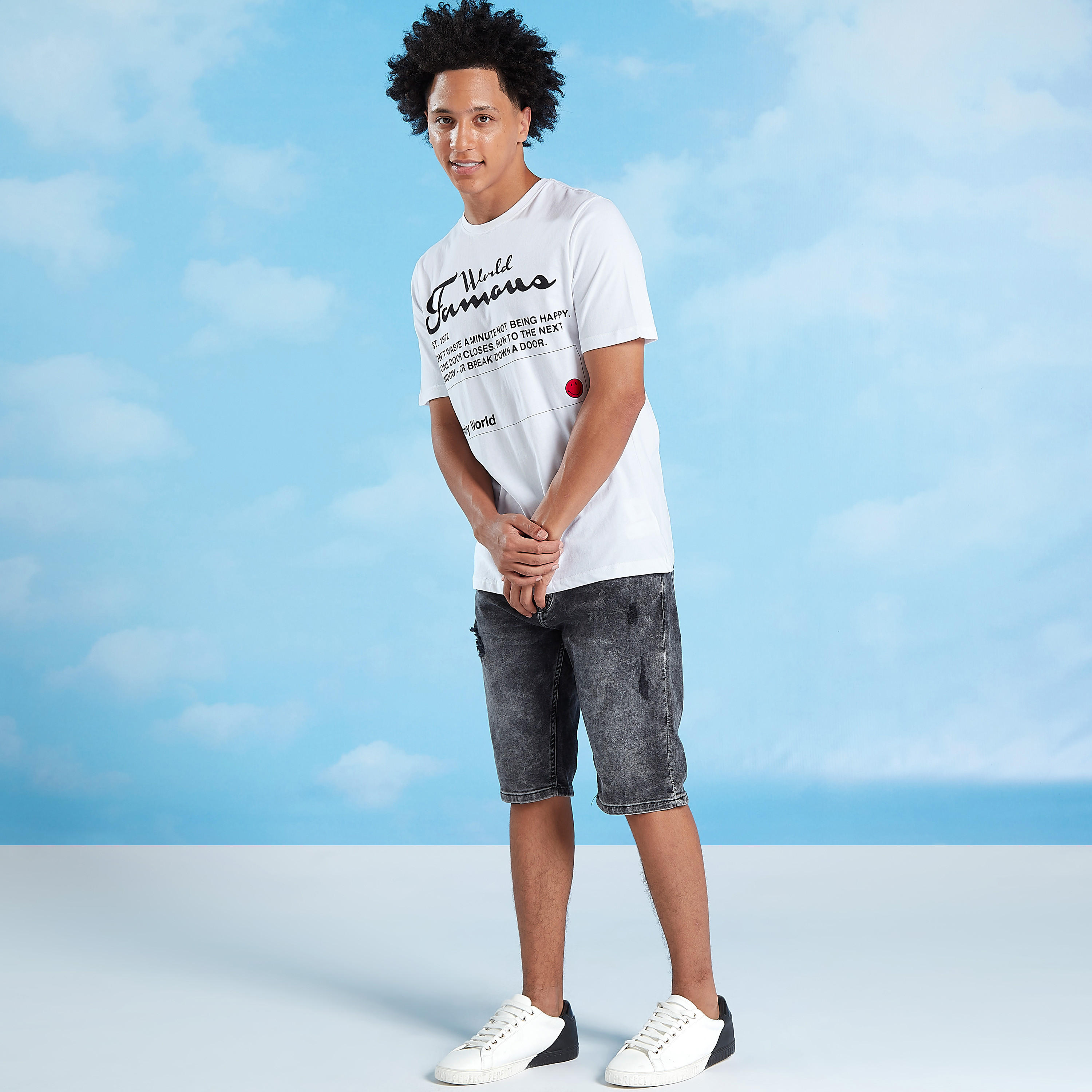 تيشيرت مستدام بأكمام قصيرة وطبعات سمايلي وورلد -men-clothing-tshirtsandpolos-tshirts-image-2