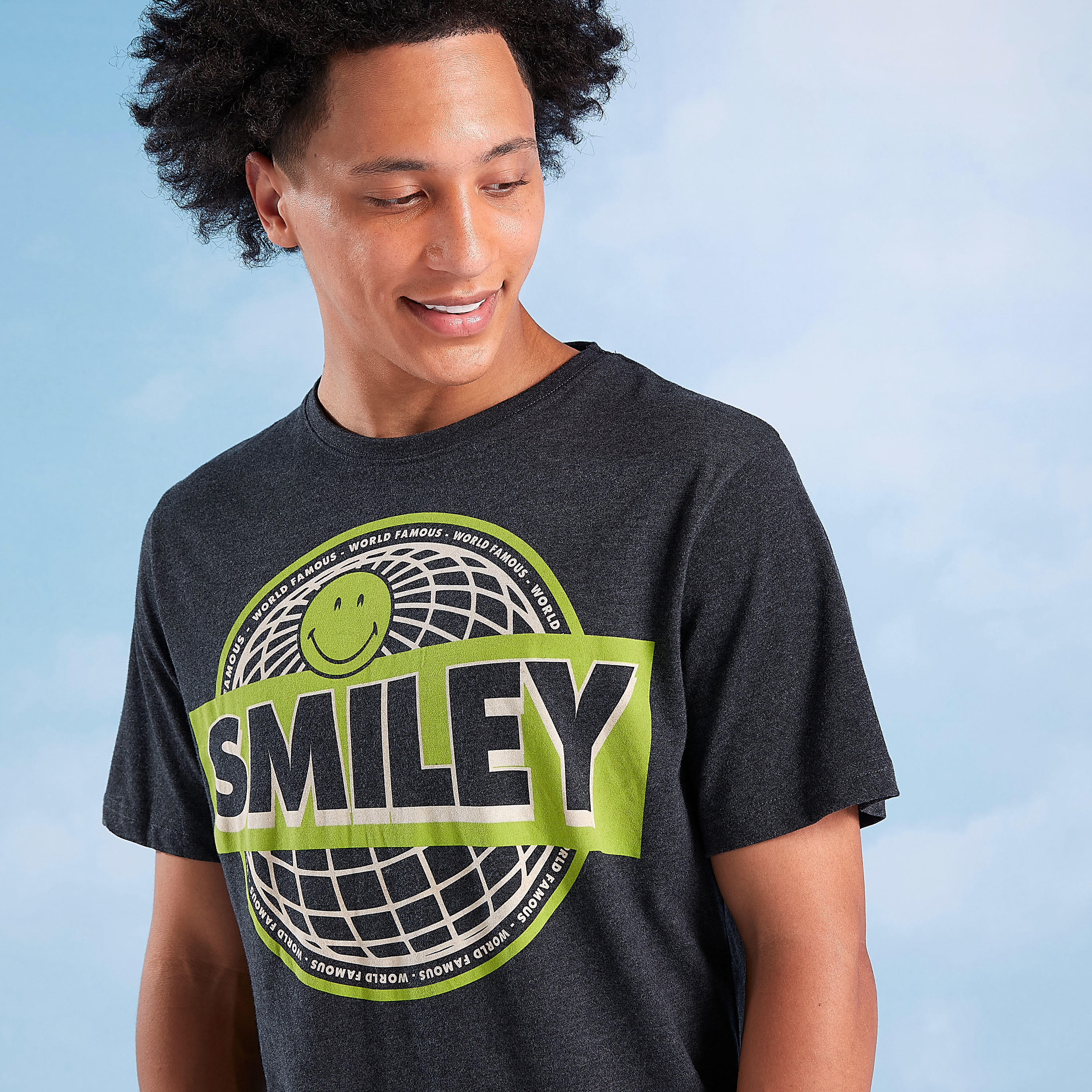 قميص مستدام سادة بقصّة سليم وأكمام قصيرة -men-clothing-tshirtsandpolos-tshirts-image-2