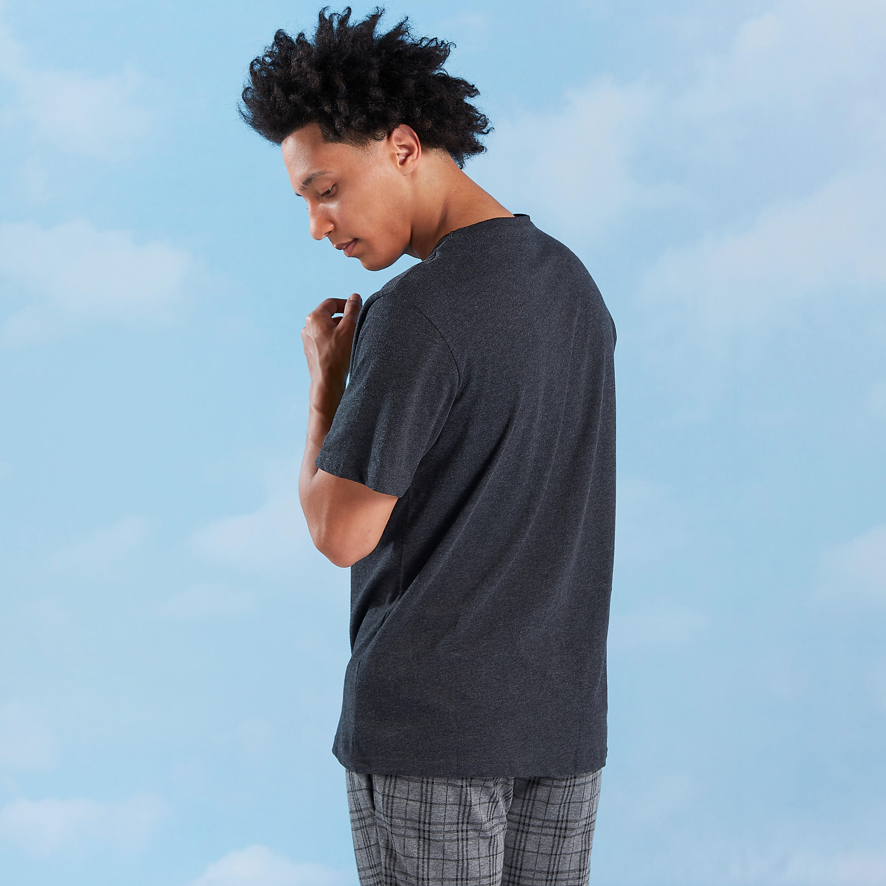 قميص مستدام سادة بقصّة سليم وأكمام قصيرة -men-clothing-tshirtsandpolos-tshirts-image-1