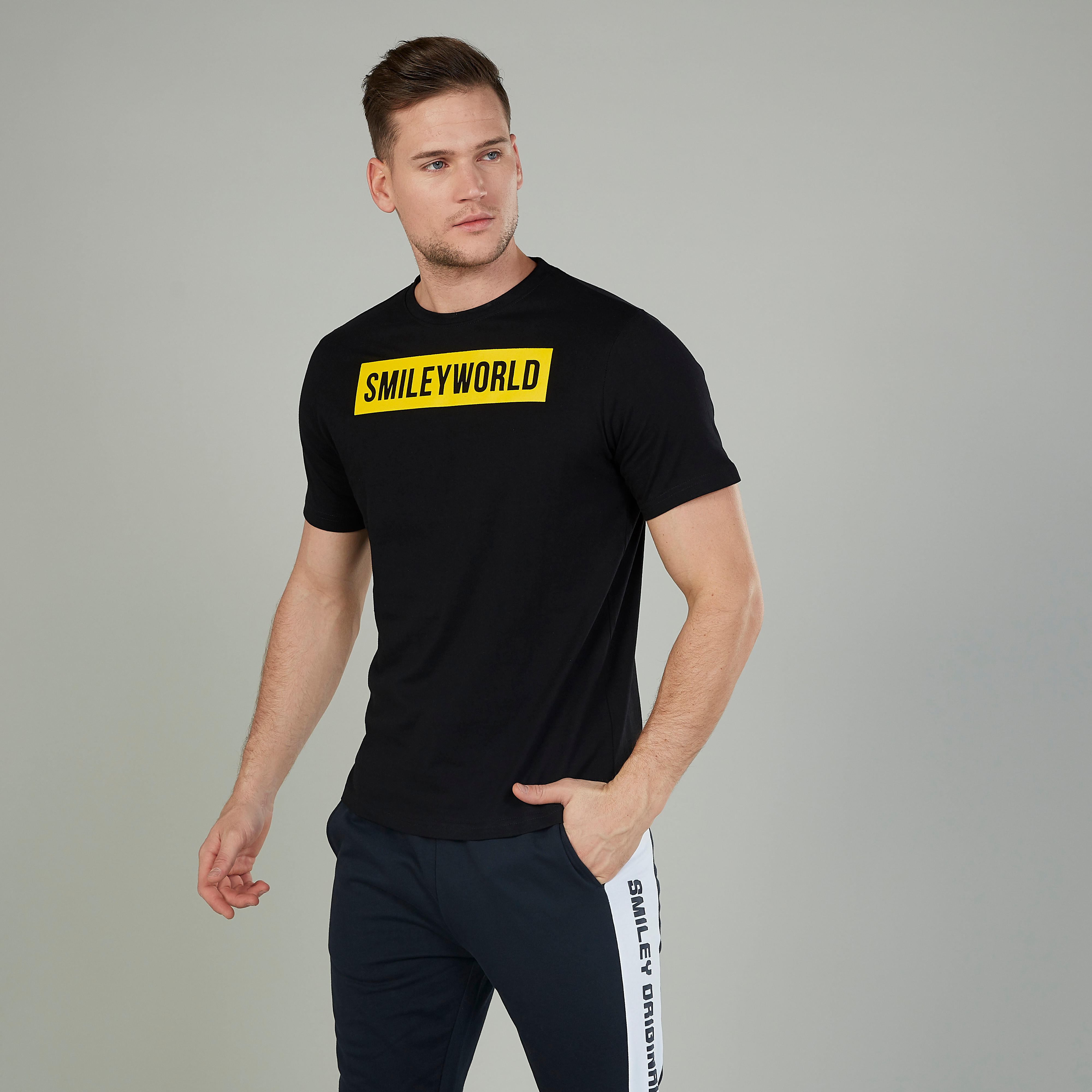 تيشيرت مستدام سليم بياقة ضيّقة وطبعات سمايلي وورلد  -men-clothing-tshirtsandpolos-tshirts-image-1