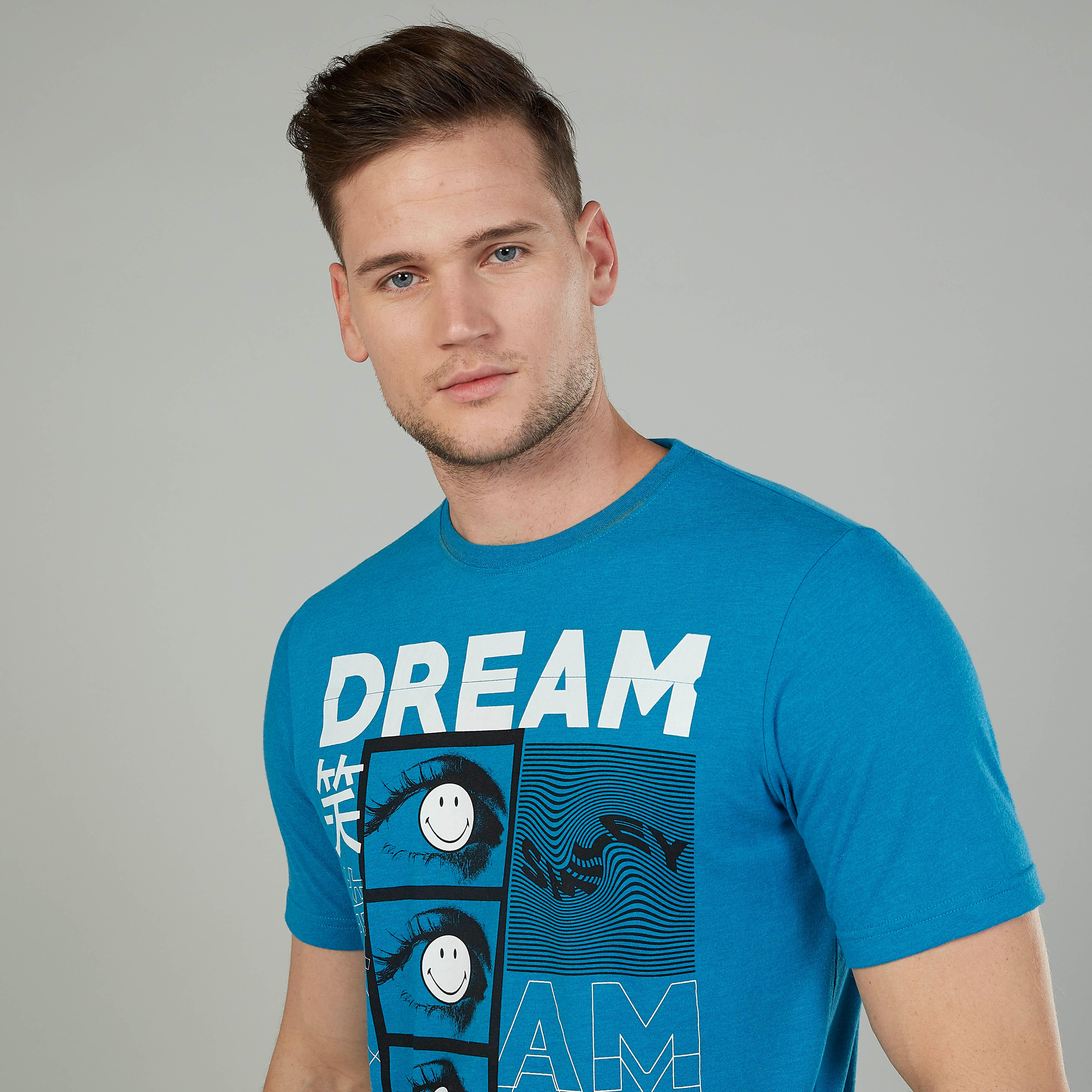 تيشيرت بياقة ضيّقة وأكمام قصيرة وطبعات سمايلي وورلد-men-clothing-tshirtsandpolos-tshirts-image-3
