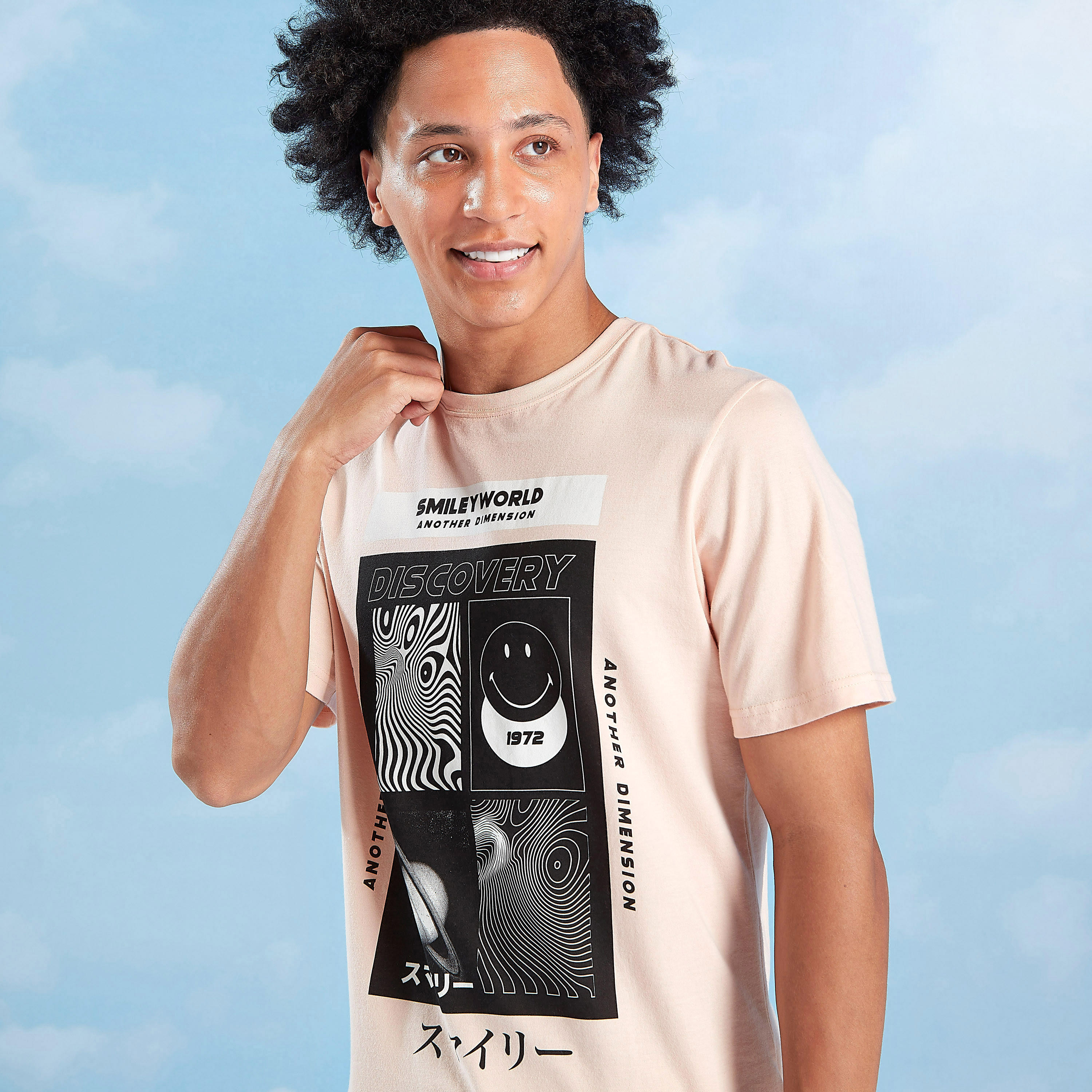 تيشيرت بياقة مستديرة وأكمام قصيرة وطبعات سمايلي وورلد-men-clothing-tshirtsandpolos-tshirts-image-1