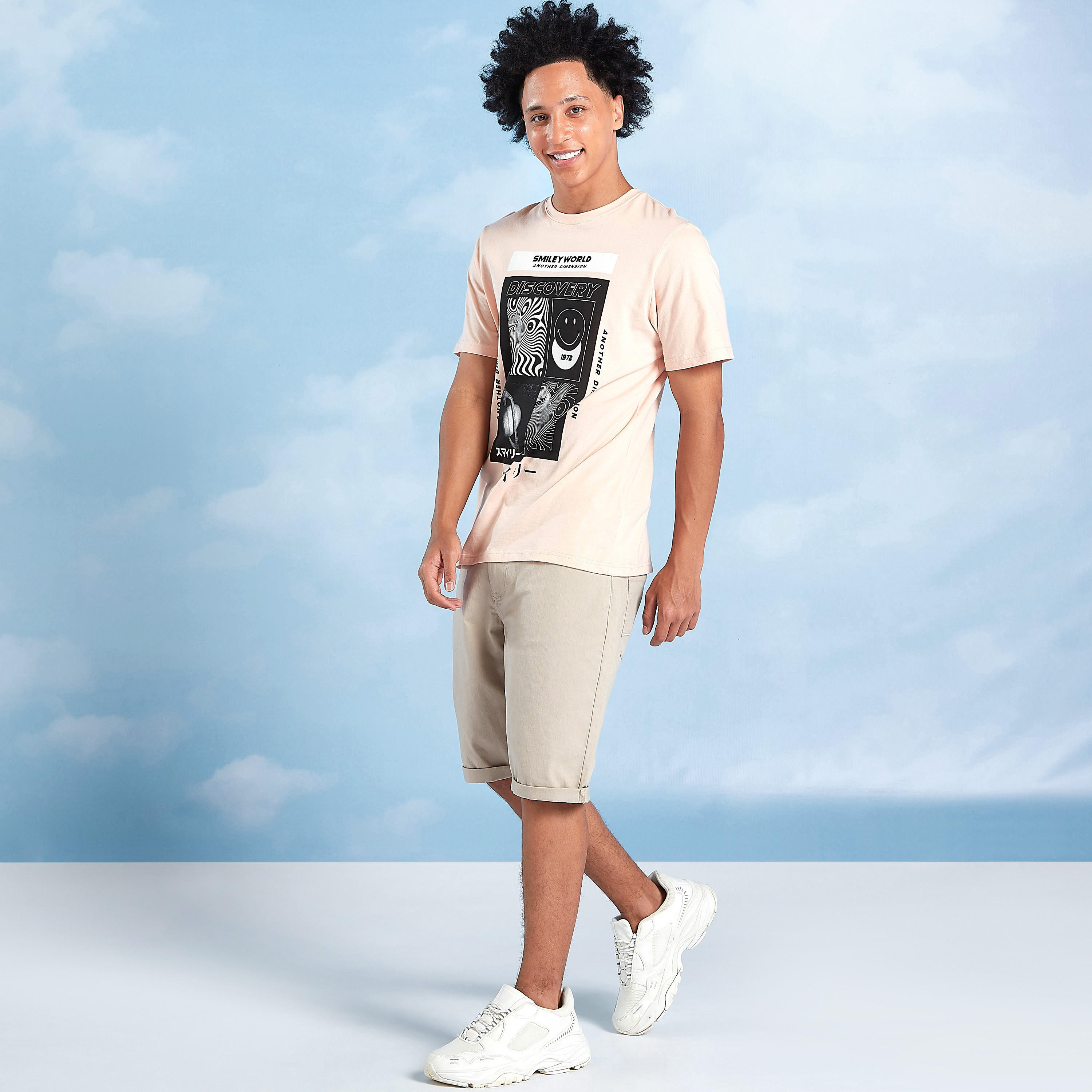 تيشيرت بياقة مستديرة وأكمام قصيرة وطبعات سمايلي وورلد-men-clothing-tshirtsandpolos-tshirts-image-2