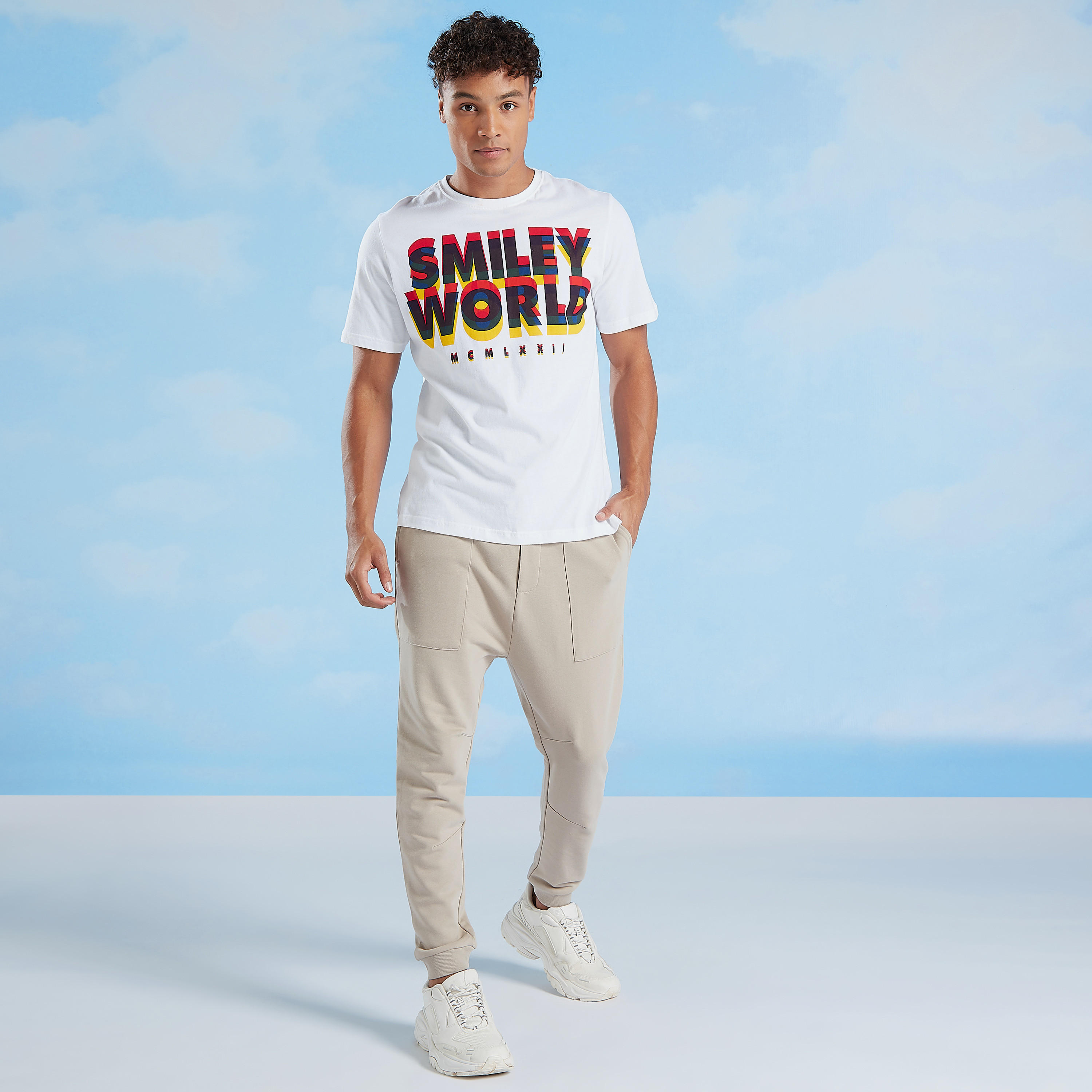 تيشيرت بياقة مستديرة وأكمام قصيرة وطبعات سمايلي وورلد-men-clothing-tshirtsandpolos-tshirts-image-1