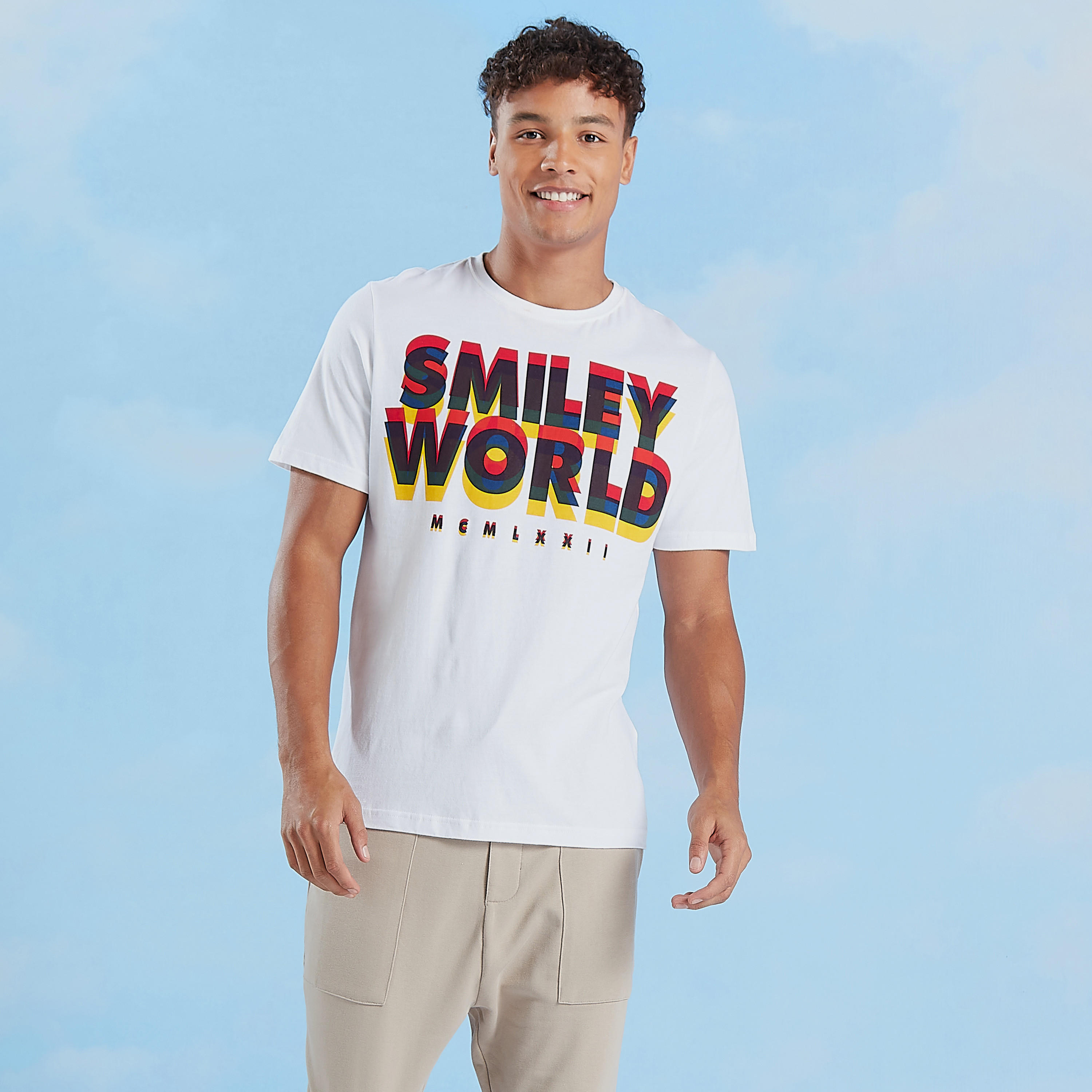 تيشيرت بياقة مستديرة وأكمام قصيرة وطبعات سمايلي وورلد-men-clothing-tshirtsandpolos-tshirts-image-2