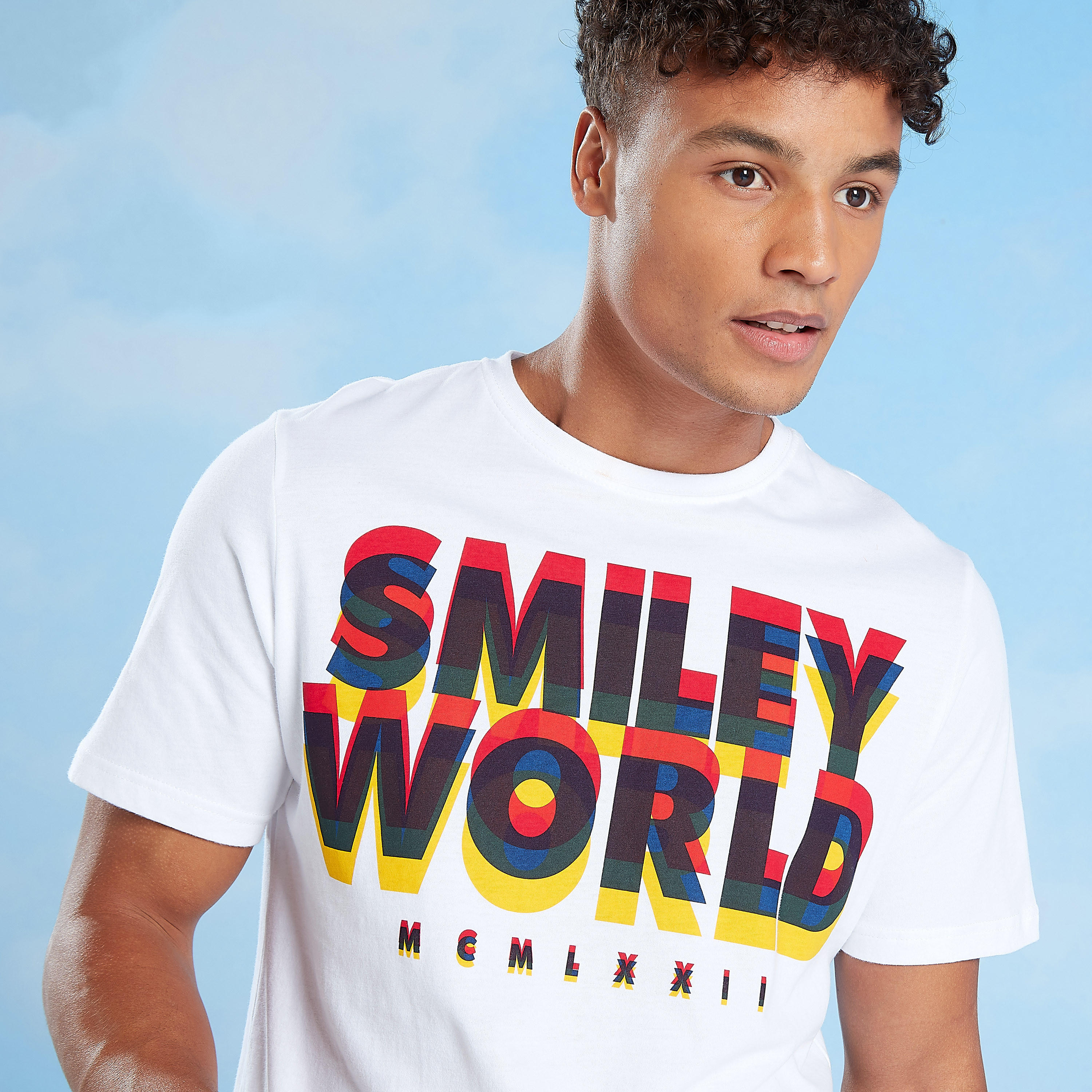 تيشيرت بياقة مستديرة وأكمام قصيرة وطبعات سمايلي وورلد-men-clothing-tshirtsandpolos-tshirts-image-3