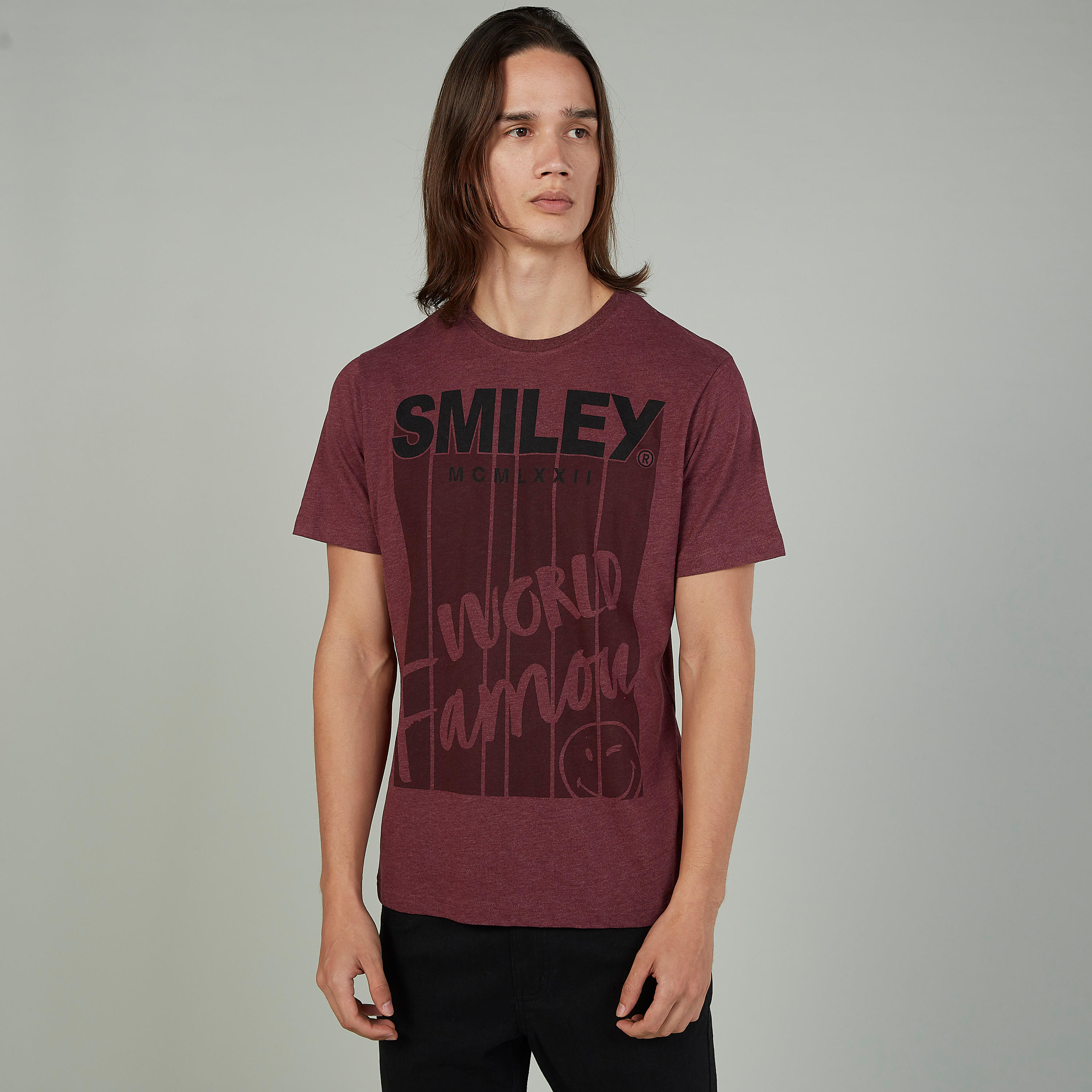 تيشيرت بياقة ضيّقة وأكمام قصيرة وطبعات سمايلي وورلد-men-clothing-tshirtsandpolos-tshirts-image-1