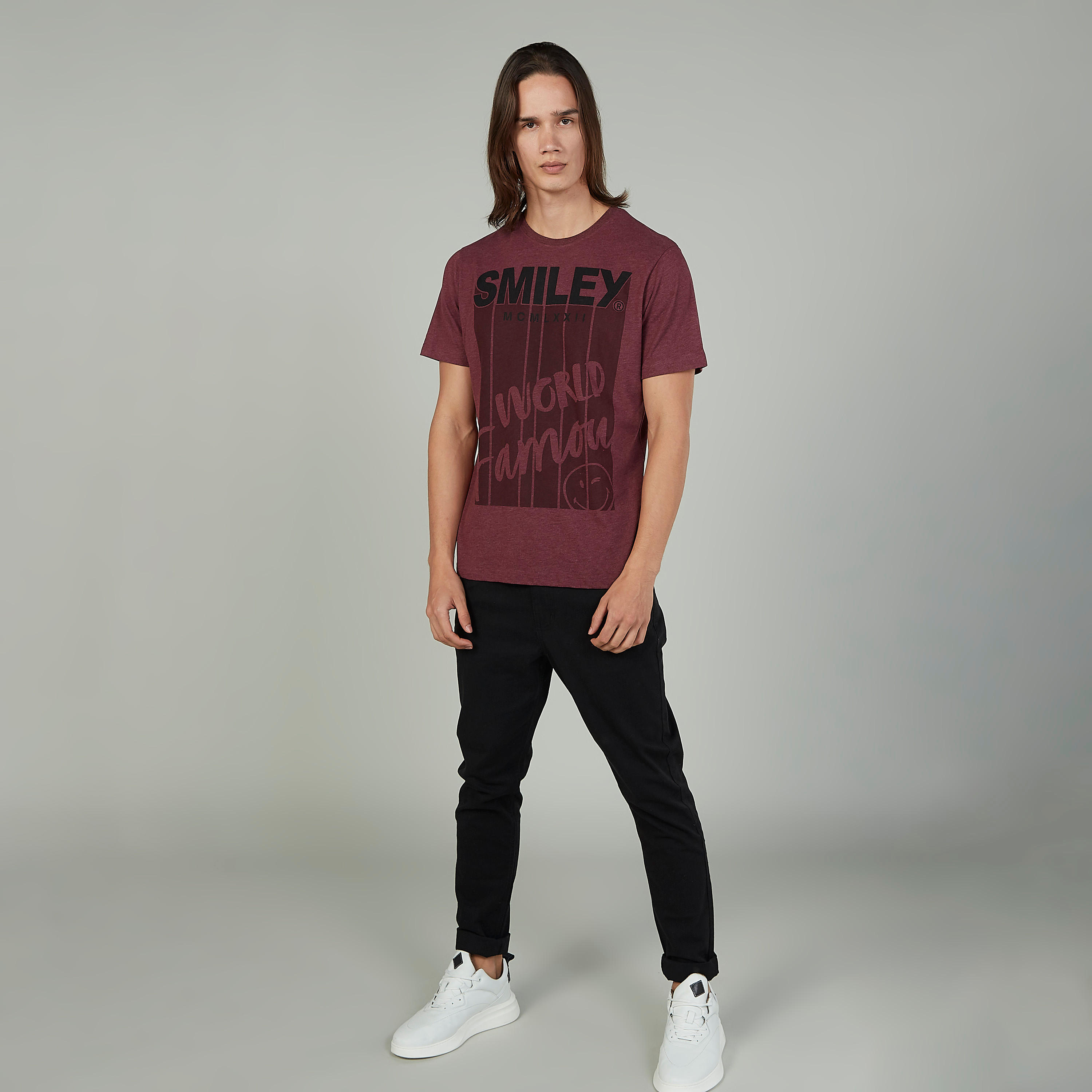 تيشيرت بياقة ضيّقة وأكمام قصيرة وطبعات سمايلي وورلد-men-clothing-tshirtsandpolos-tshirts-image-2