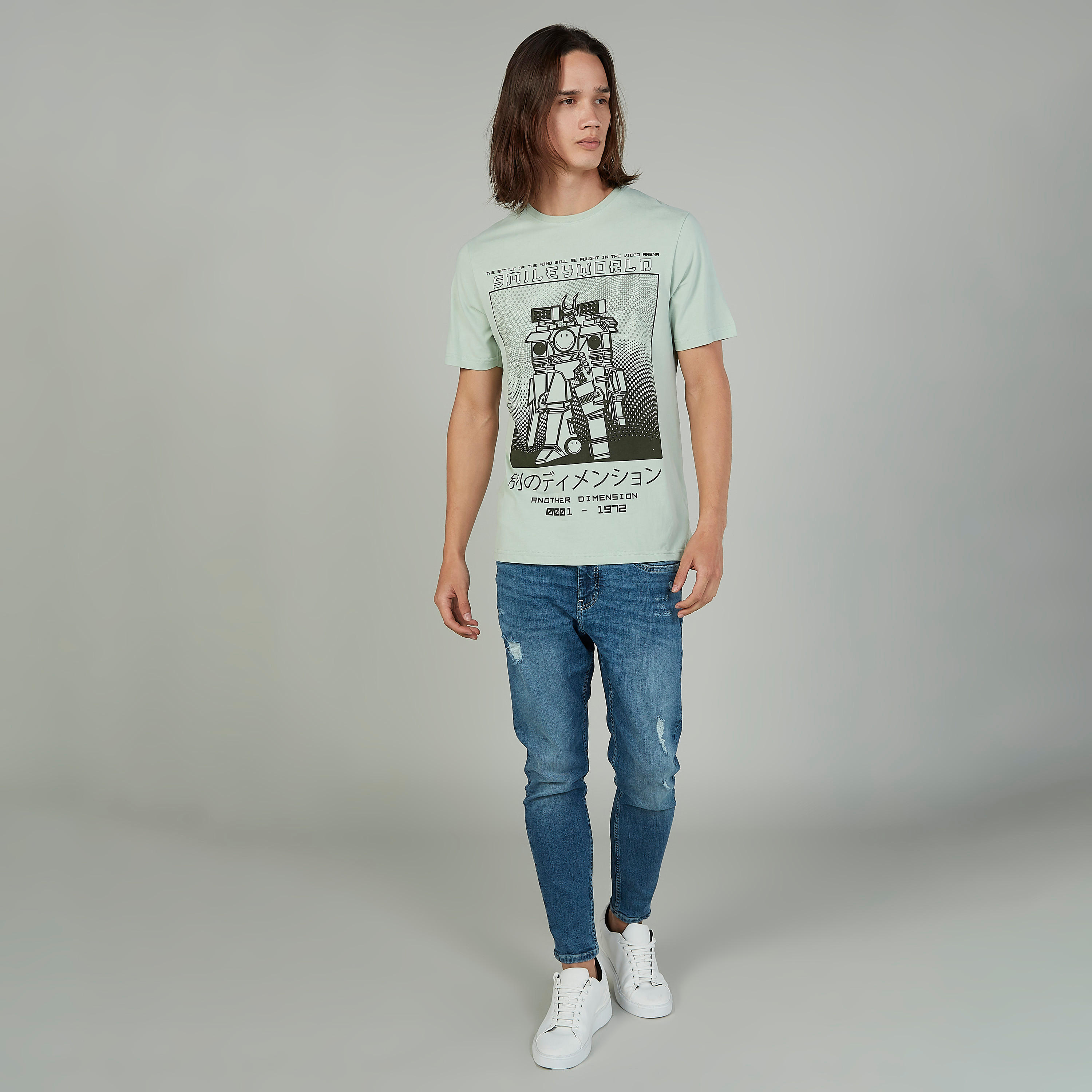تيشيرت بياقة ضيّقة وأكمام قصيرة وطبعات سمايلي وورلد-men-clothing-tshirtsandpolos-tshirts-image-2