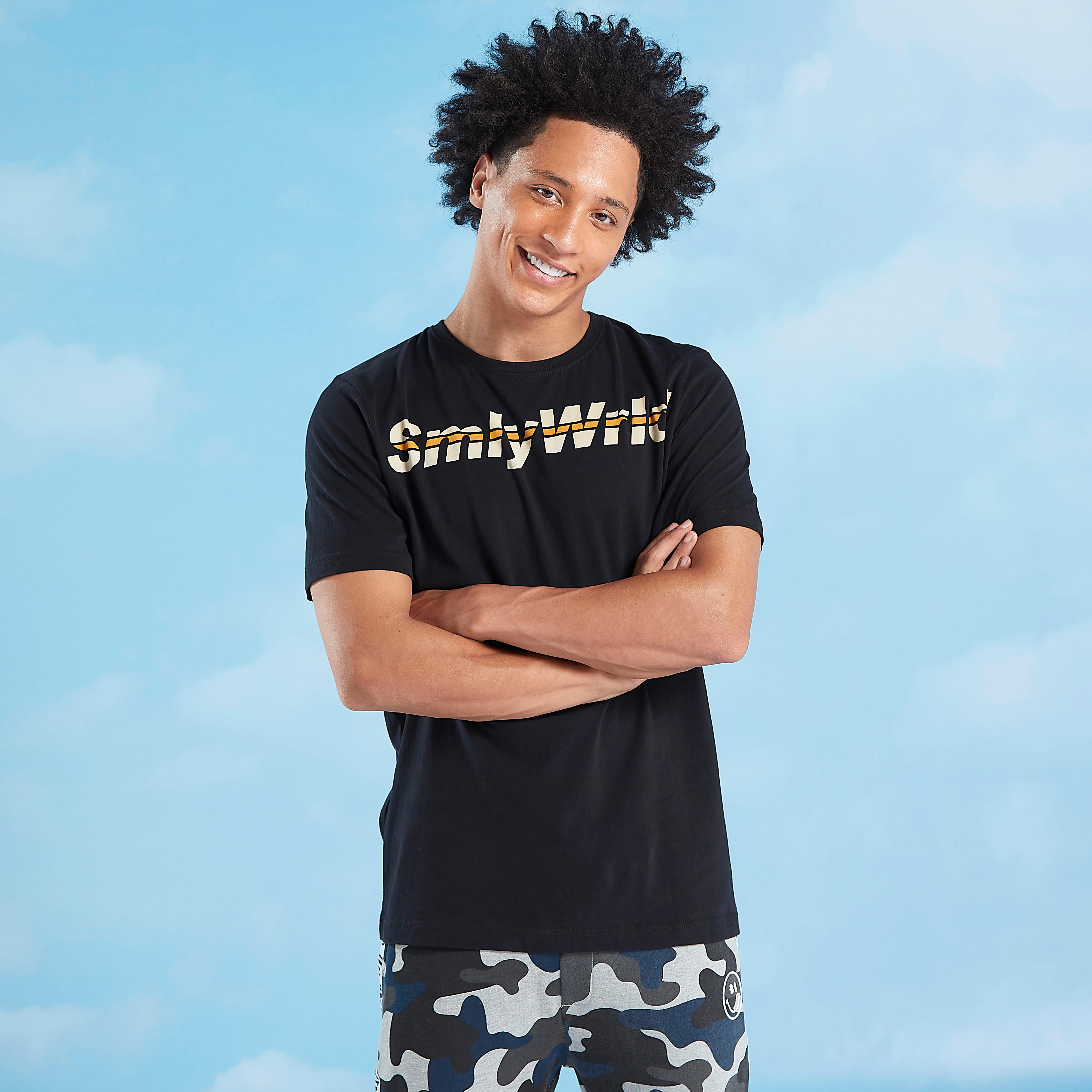 تيشيرت بياقة ضيّقة وأكمام قصيرة وطبعات سمايلي وورلد-men-clothing-tshirtsandpolos-tshirts-image-1