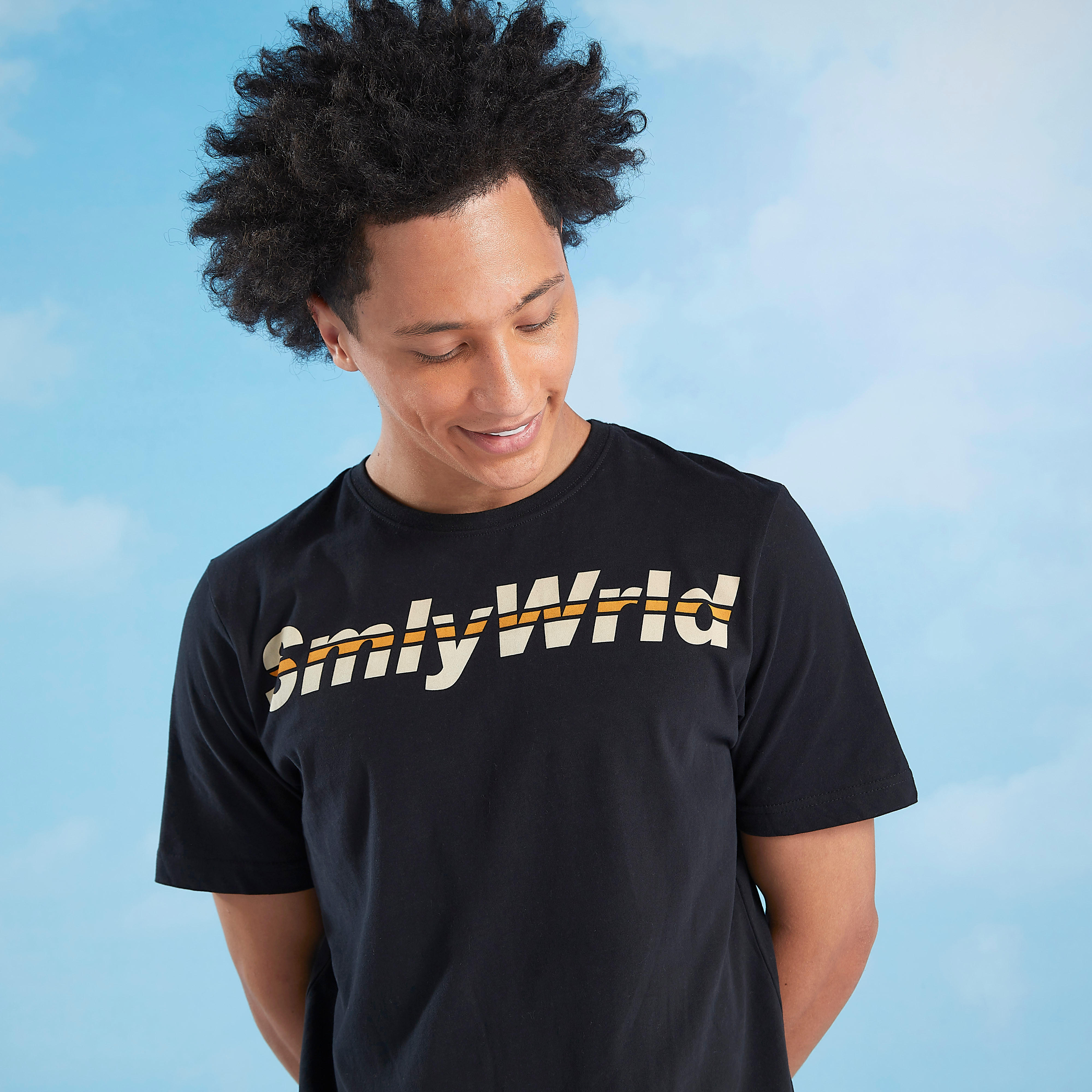 تيشيرت بياقة ضيّقة وأكمام قصيرة وطبعات سمايلي وورلد-men-clothing-tshirtsandpolos-tshirts-image-4