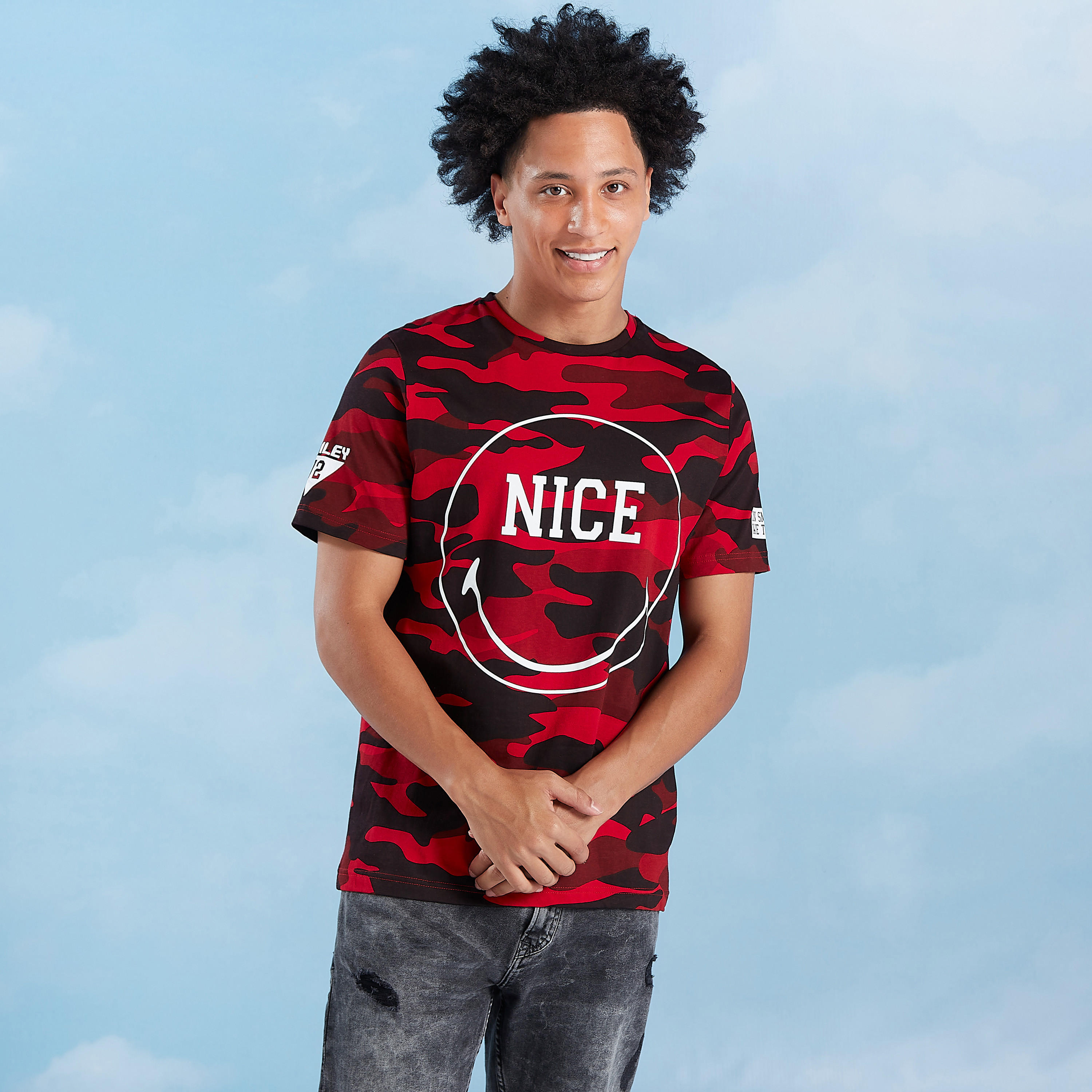 تيشيرت بياقة مستديرة وأكمام قصيرة وطبعات سمايلي وورلد-men-clothing-tshirtsandpolos-tshirts-image-4