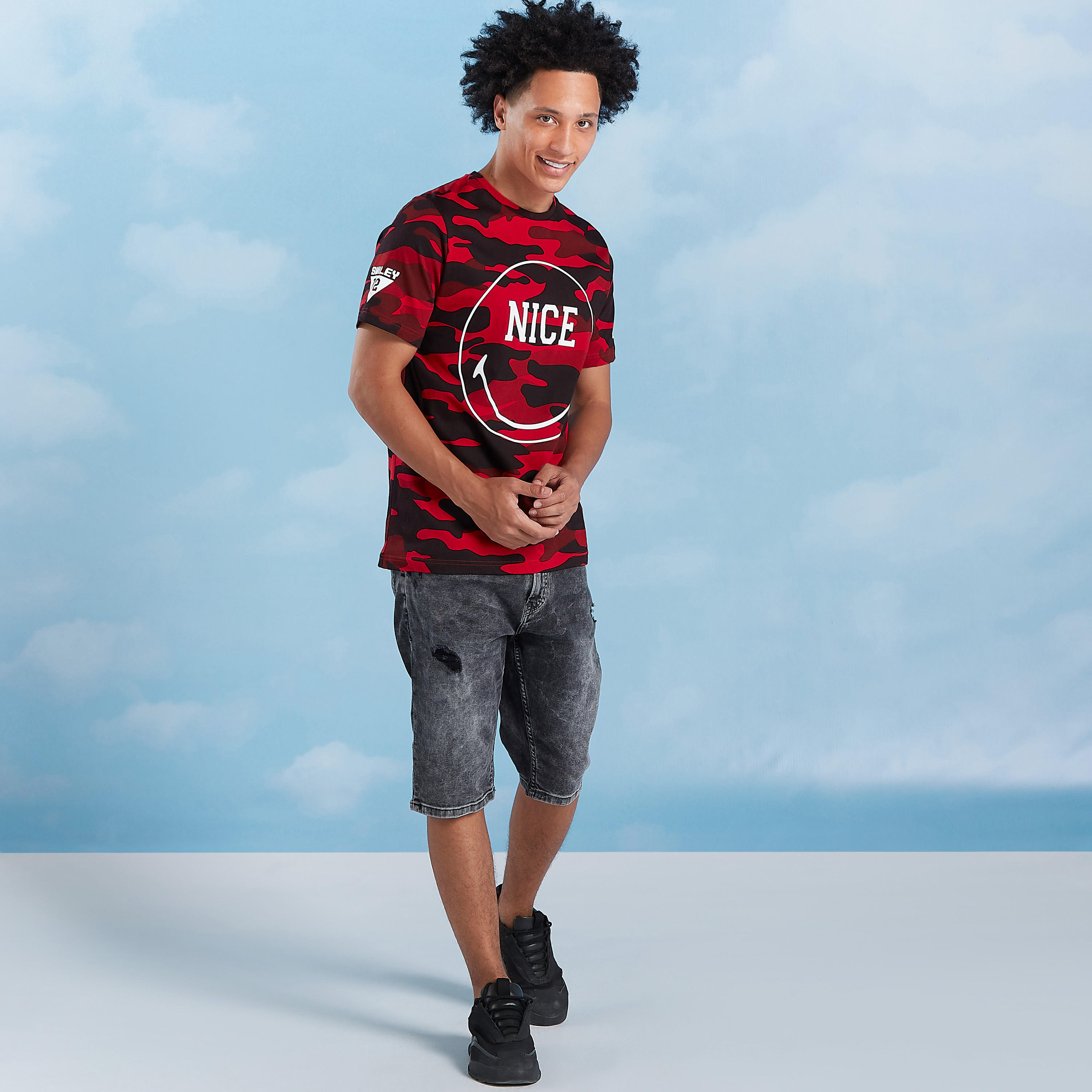 تيشيرت بياقة مستديرة وأكمام قصيرة وطبعات سمايلي وورلد-men-clothing-tshirtsandpolos-tshirts-image-3