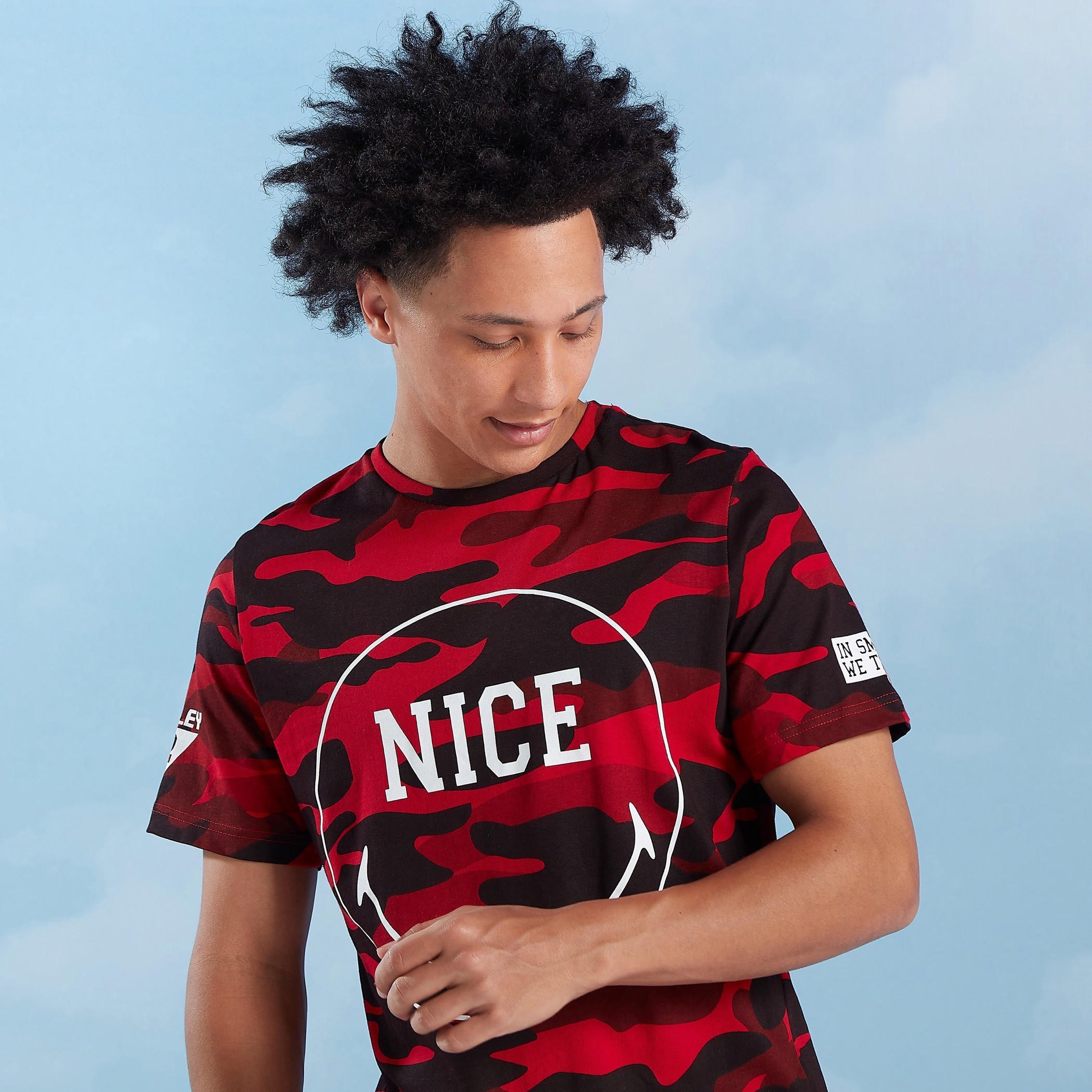 تيشيرت بياقة مستديرة وأكمام قصيرة وطبعات سمايلي وورلد-men-clothing-tshirtsandpolos-tshirts-image-2