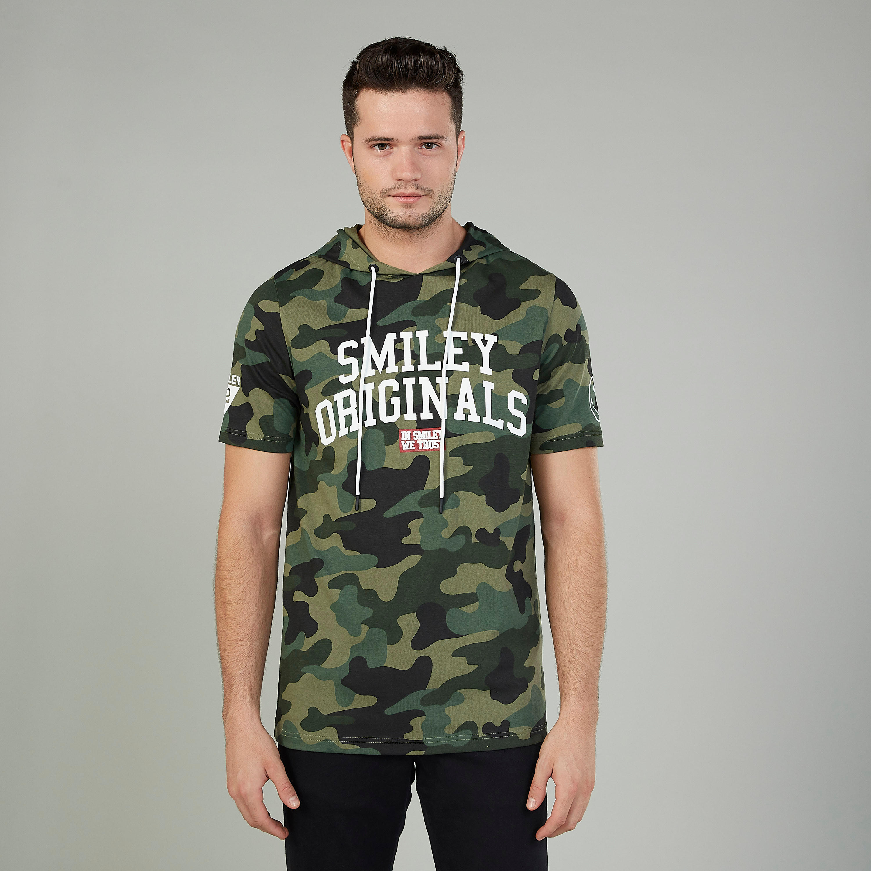 تيشيرت بأكمام قصيرة وقبعة وطبعات سمايلي وورلد-men-clothing-tshirtsandpolos-tshirts-image-5