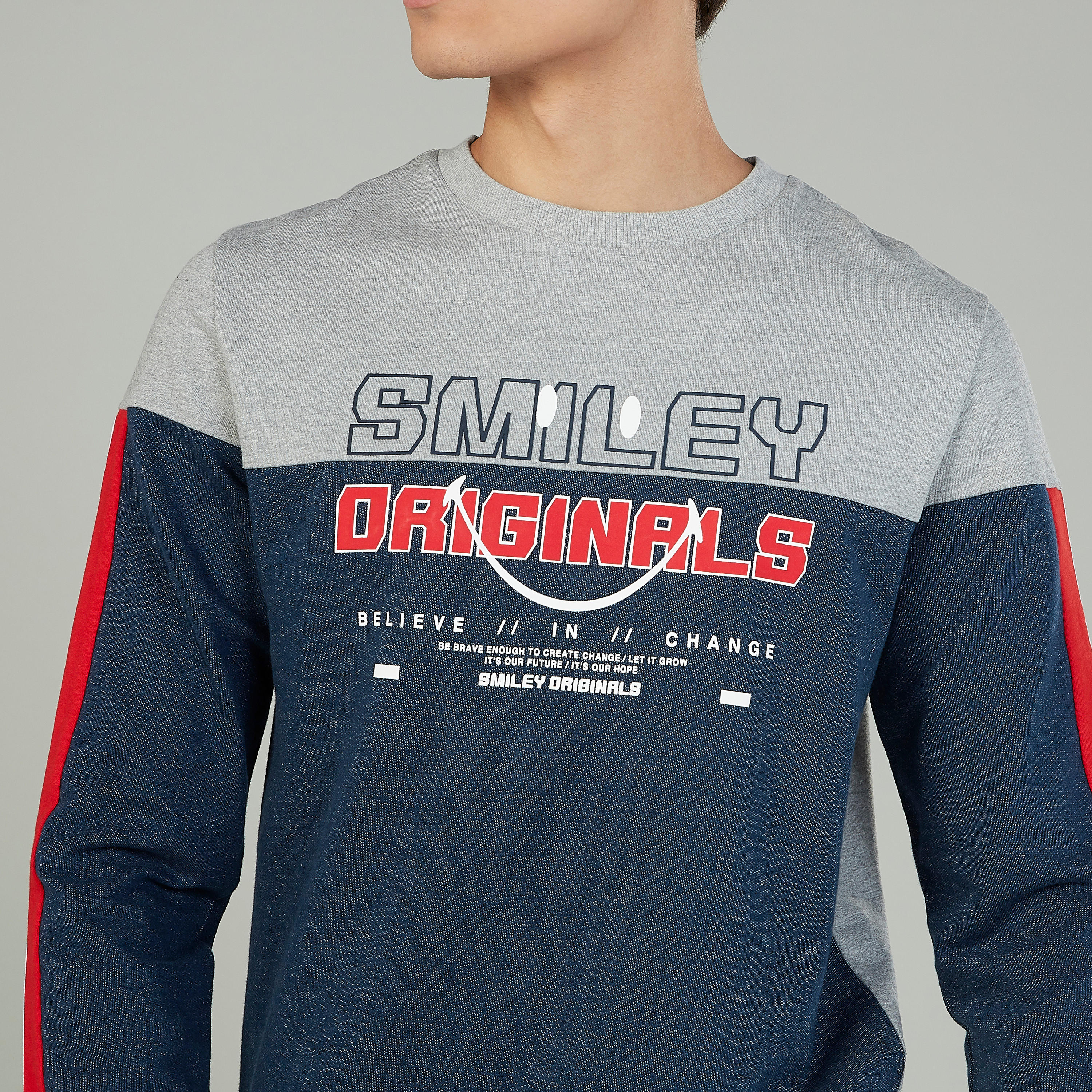 سويت شيرت بأكمام طويلة وياقة مستديرة وطبعات سمايلي وورلد-men-winterwear-hoodiesandsweatshirts-image-3