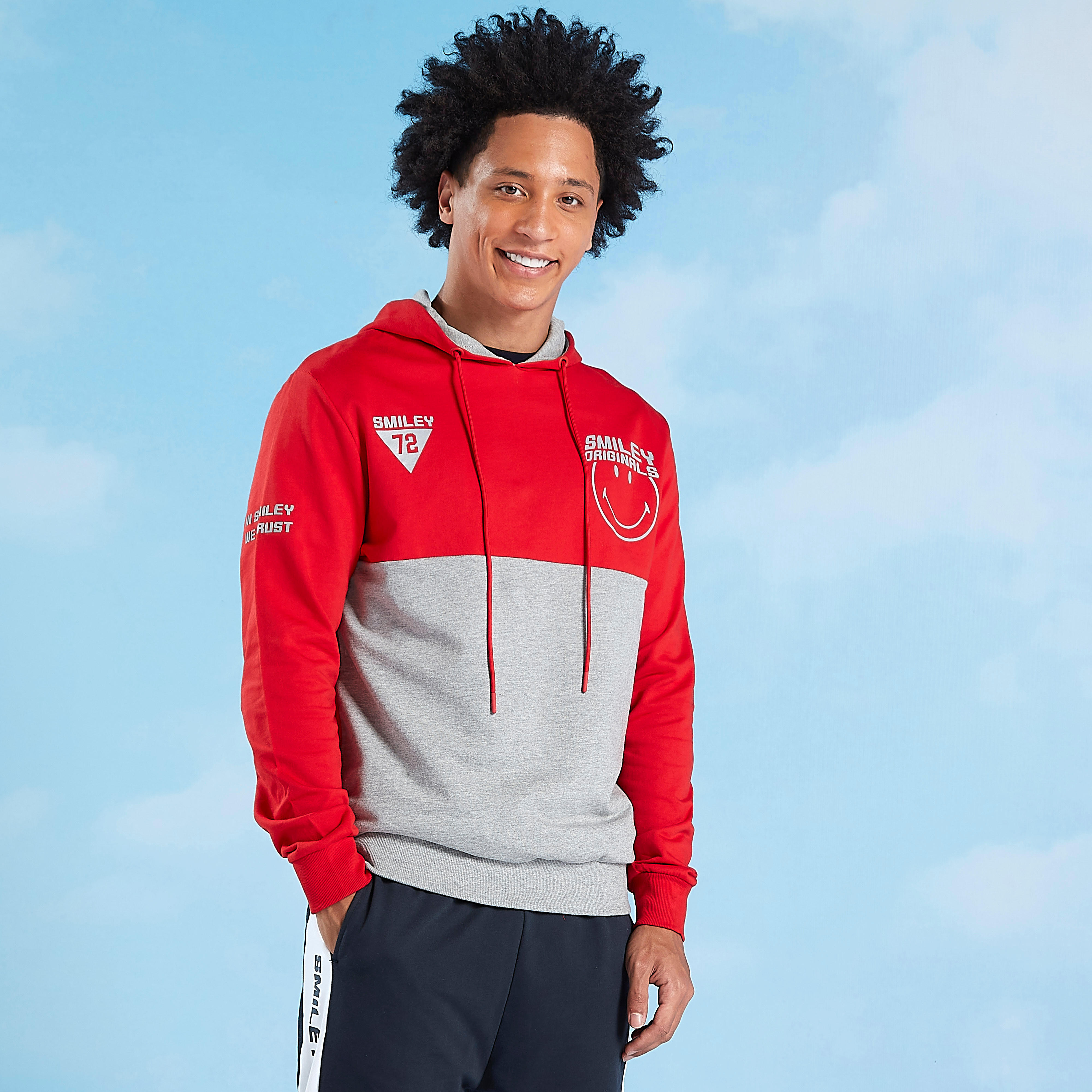 Smiley World Printed Hoodie with Long Sleeves-men-winterwear-hoodiesandsweatshirts-image-2