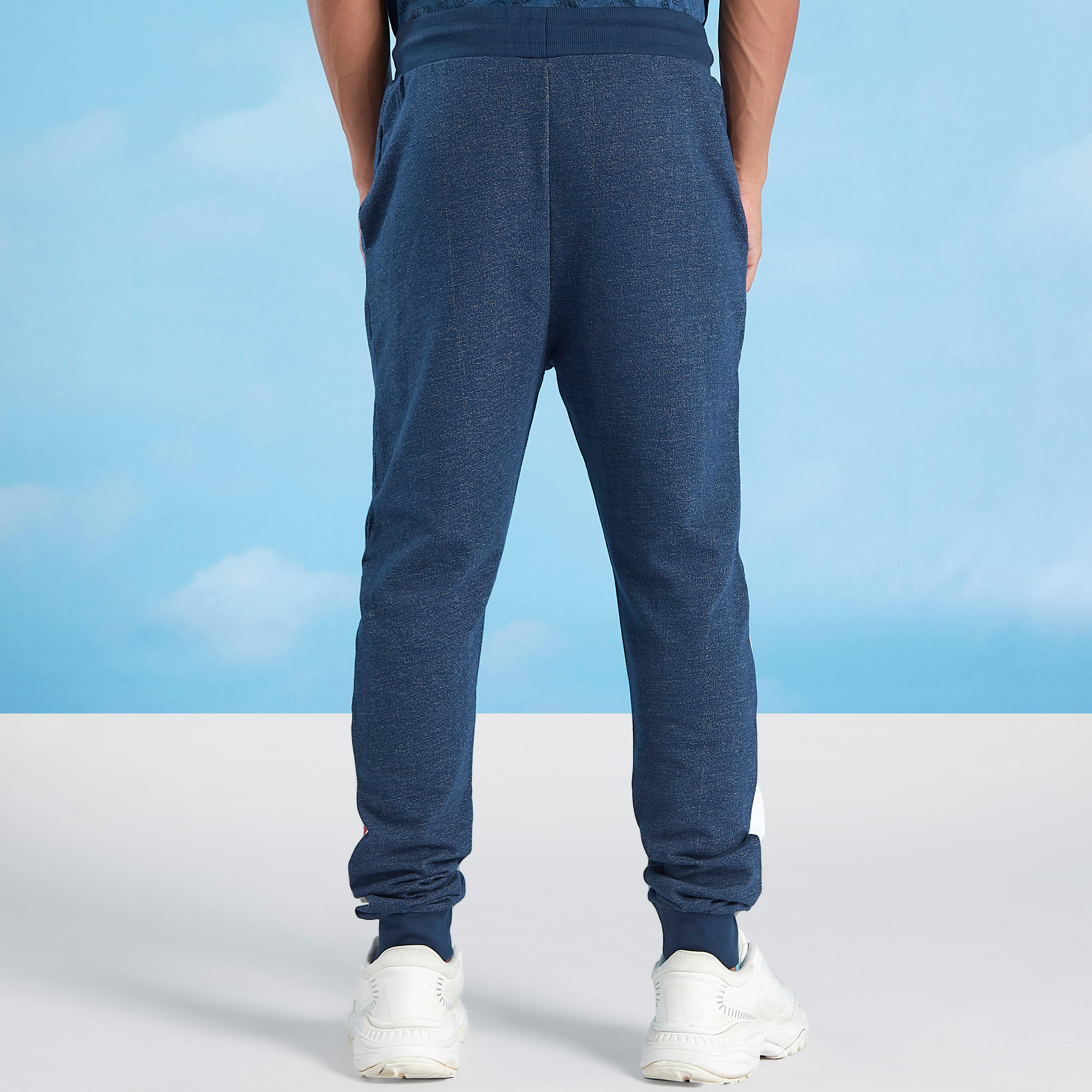 تيشيرت مستدام بأكمام قصيرة وطبعات سمايلي وورلد -men-clothing-bottoms-joggers-image-5