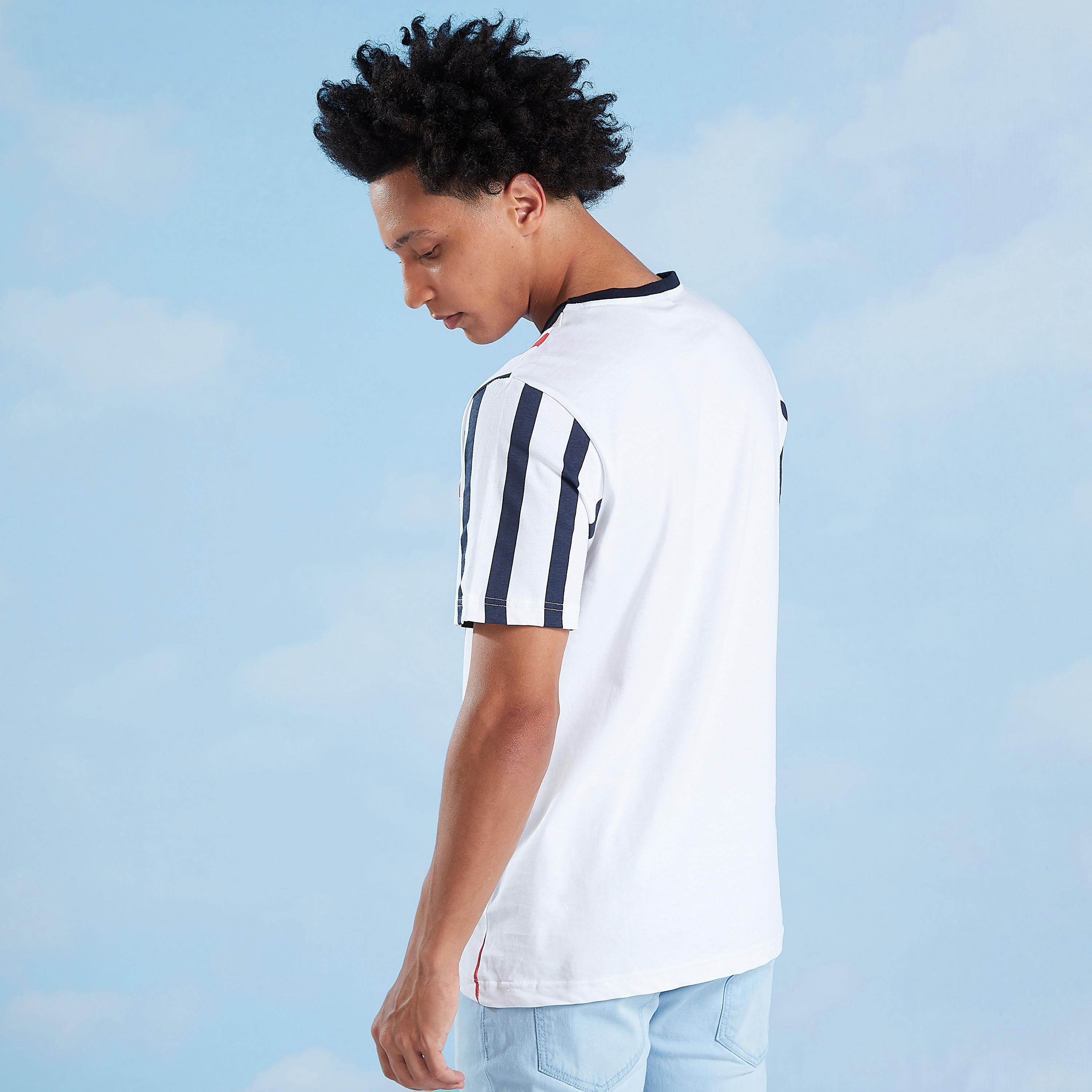 تيشيرت مخطط بياقة ضيّقة وأكمام قصيرة-men-clothing-tshirtsandpolos-tshirts-image-4