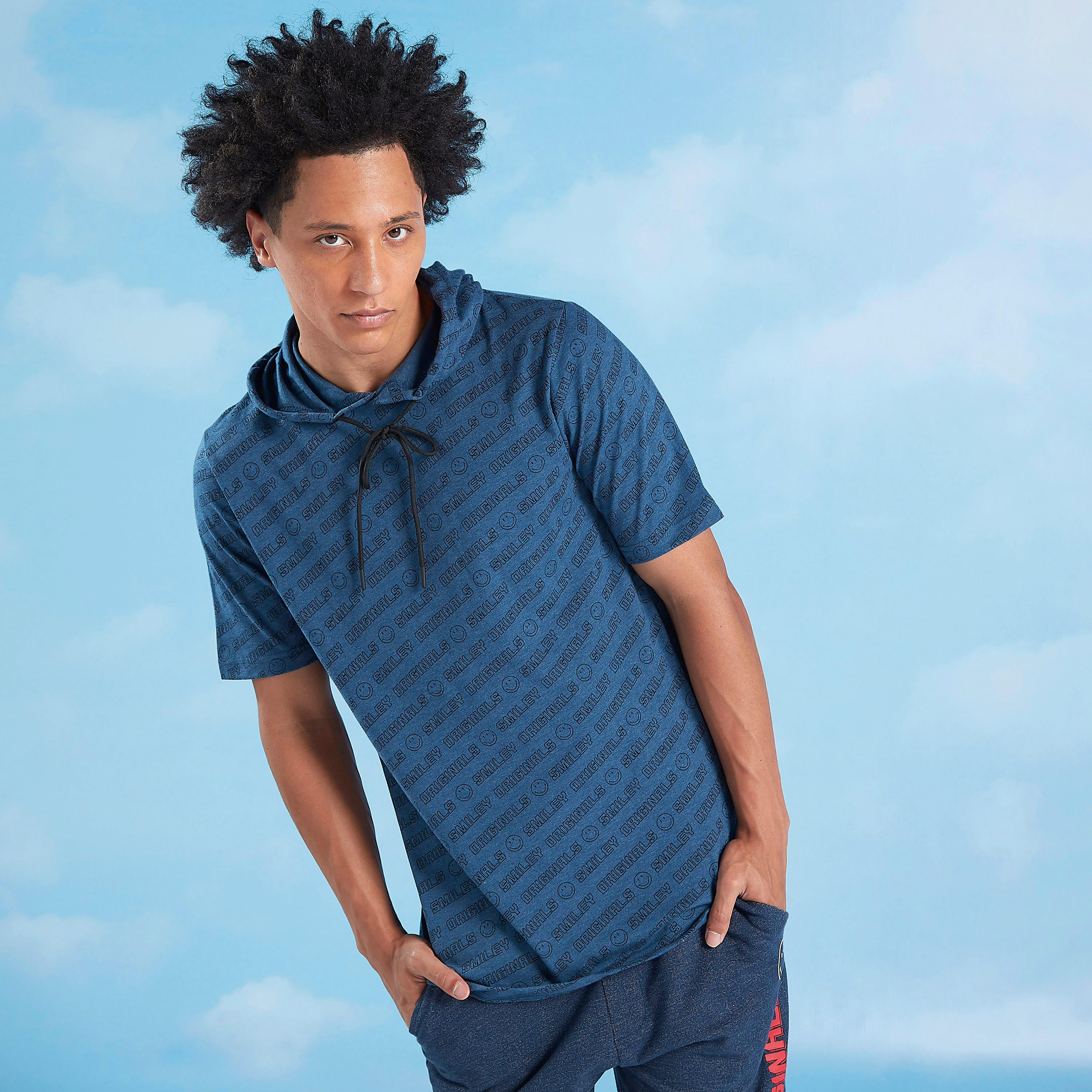 تيشيرت بأكمام قصيرة وقبعة وطبعات سمايلي وورلد-men-clothing-tshirtsandpolos-tshirts-image-1