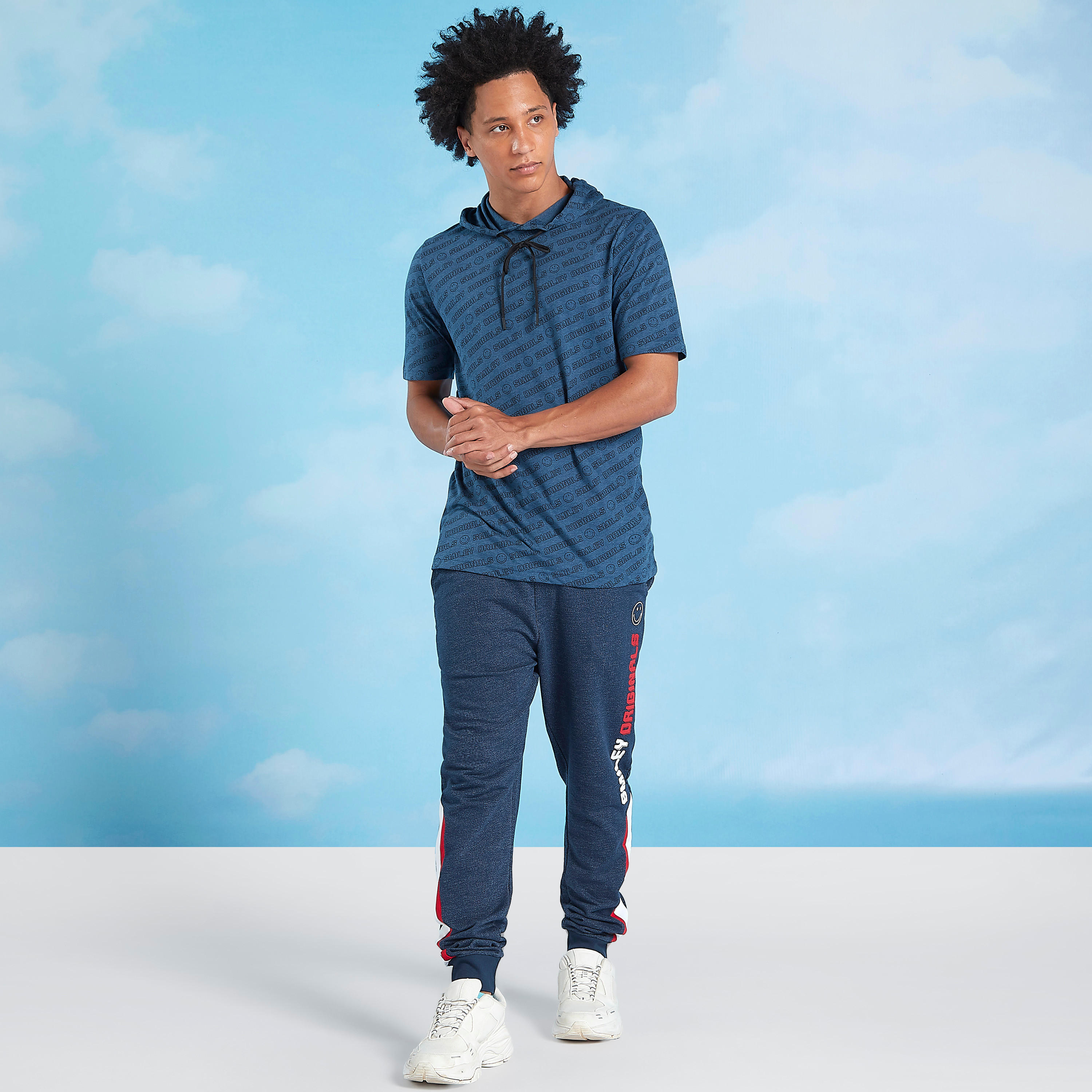 تيشيرت بأكمام قصيرة وقبعة وطبعات سمايلي وورلد-men-clothing-tshirtsandpolos-tshirts-image-2