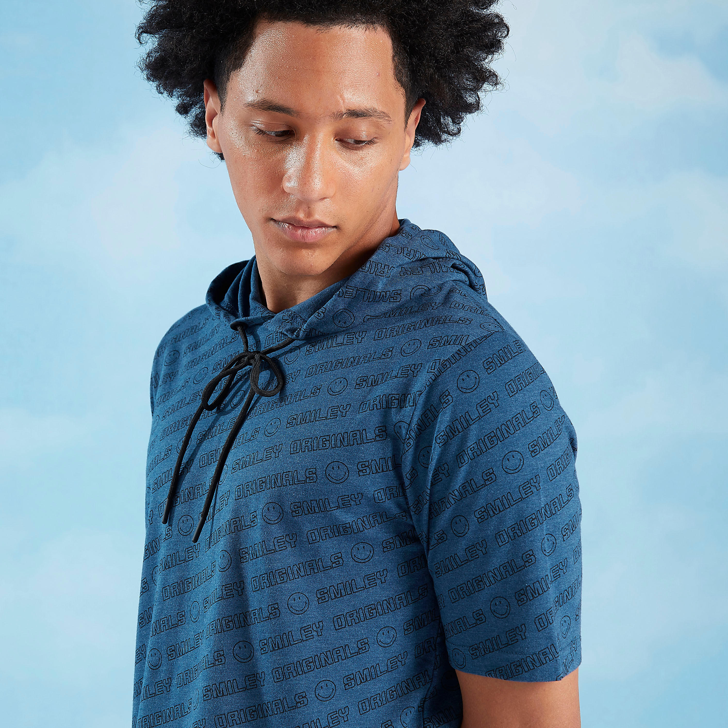 تيشيرت بأكمام قصيرة وقبعة وطبعات سمايلي وورلد-men-clothing-tshirtsandpolos-tshirts-image-3