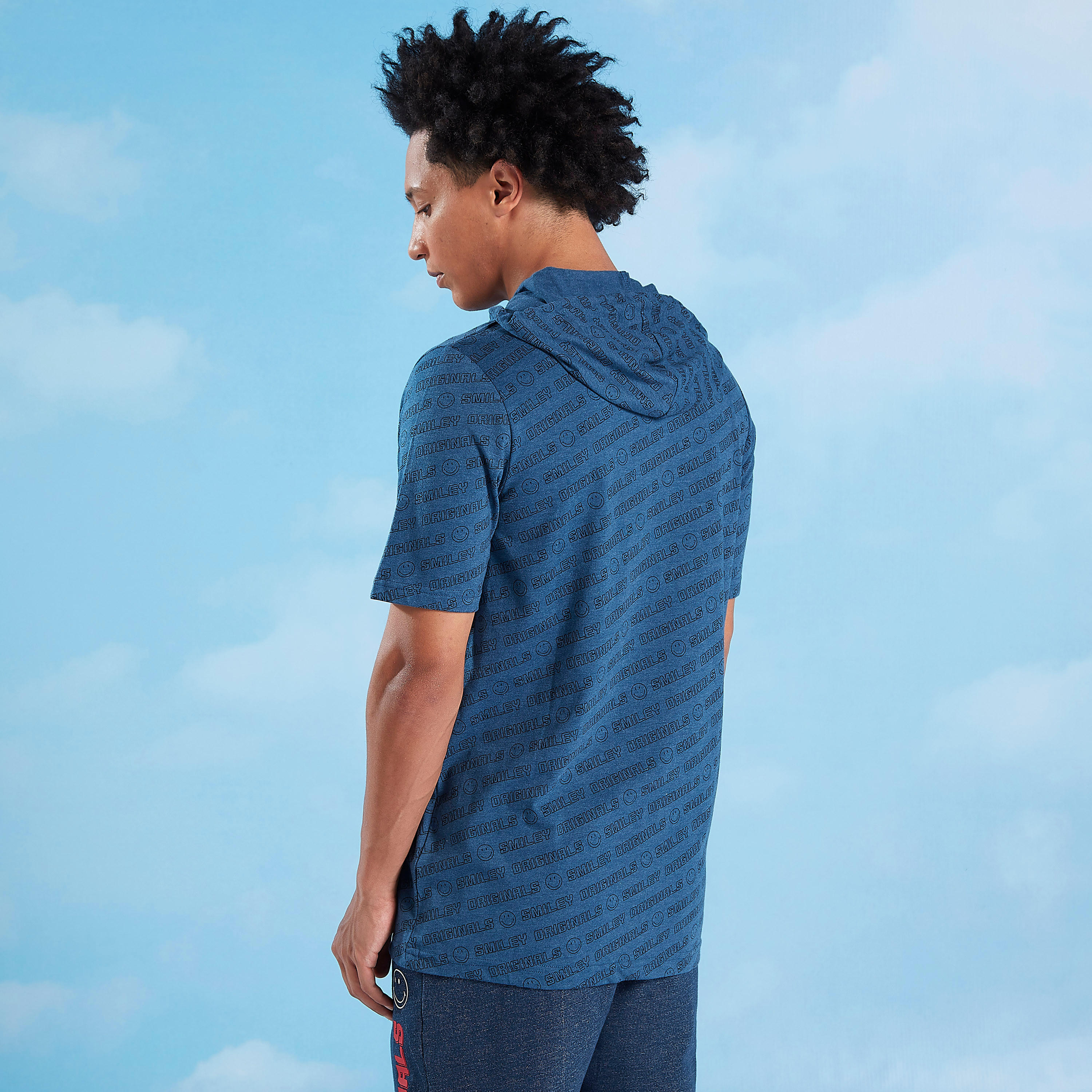 تيشيرت بأكمام قصيرة وقبعة وطبعات سمايلي وورلد-men-clothing-tshirtsandpolos-tshirts-image-4