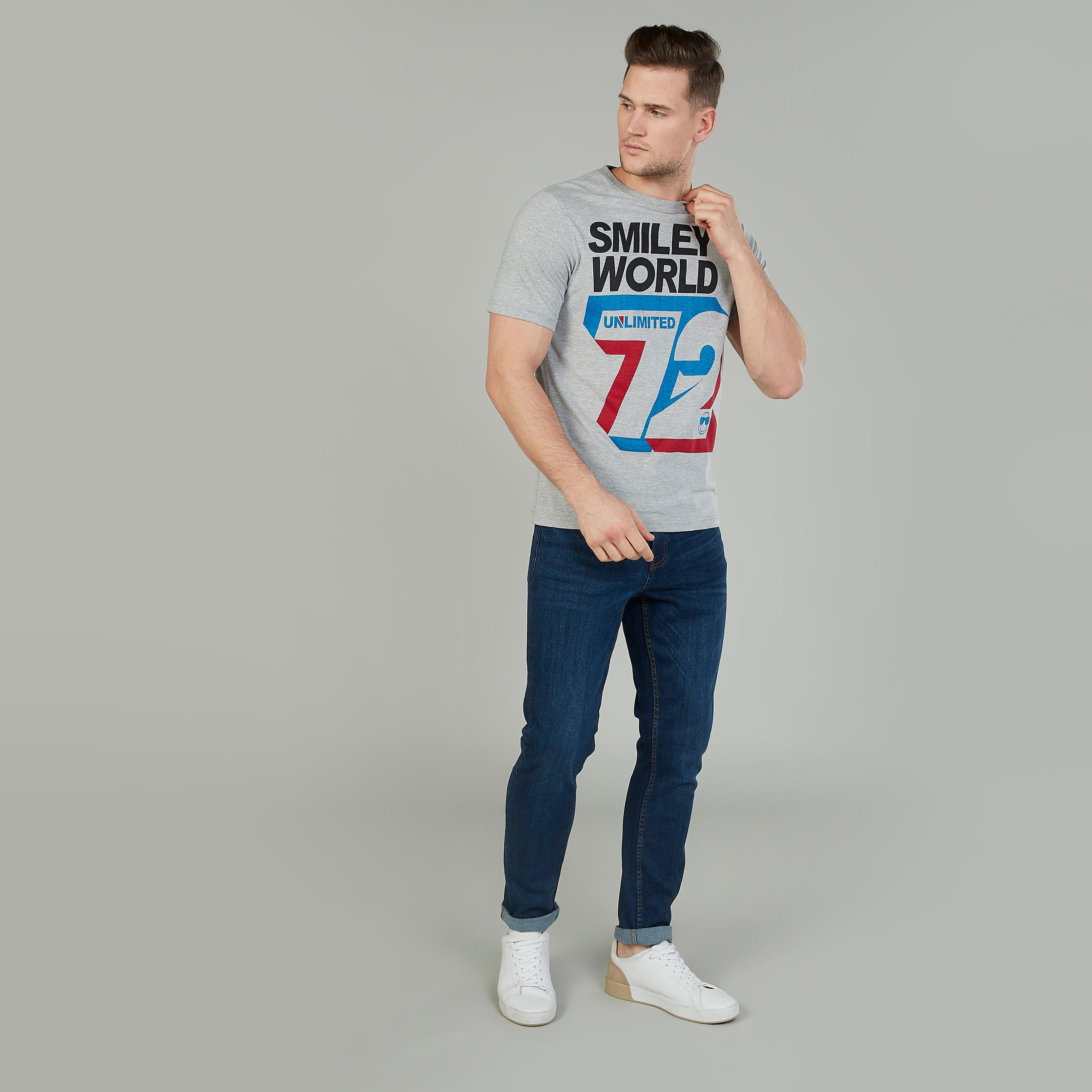 تيشيرت بياقة ضيّقة وأكمام قصيرة وطبعات سمايلي وورلد-men-clothing-tshirtsandpolos-tshirts-image-2