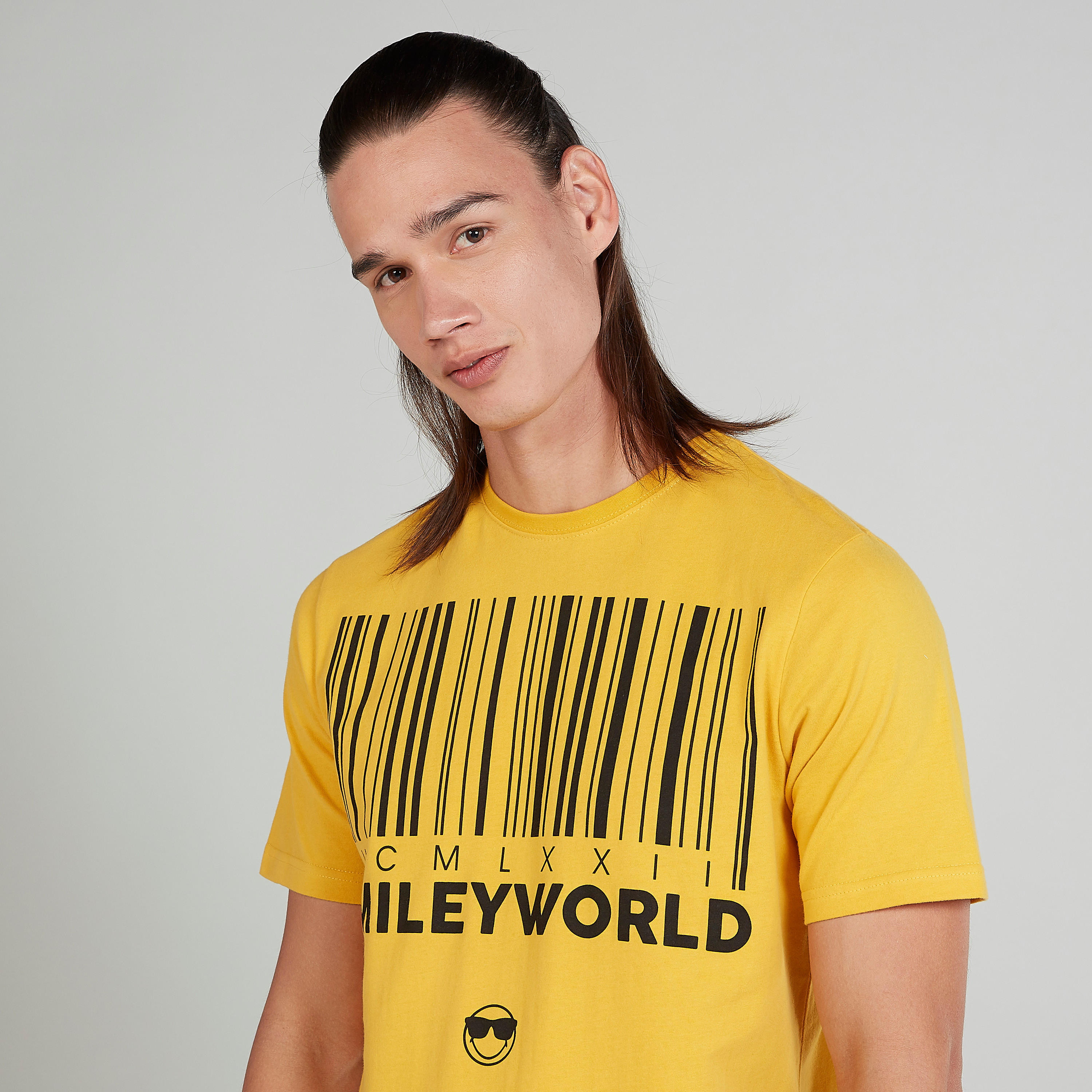 تيشيرت بياقة ضيّقة وأكمام قصيرة وطبعات سمايلي وورلد-men-clothing-tshirtsandpolos-tshirts-image-3